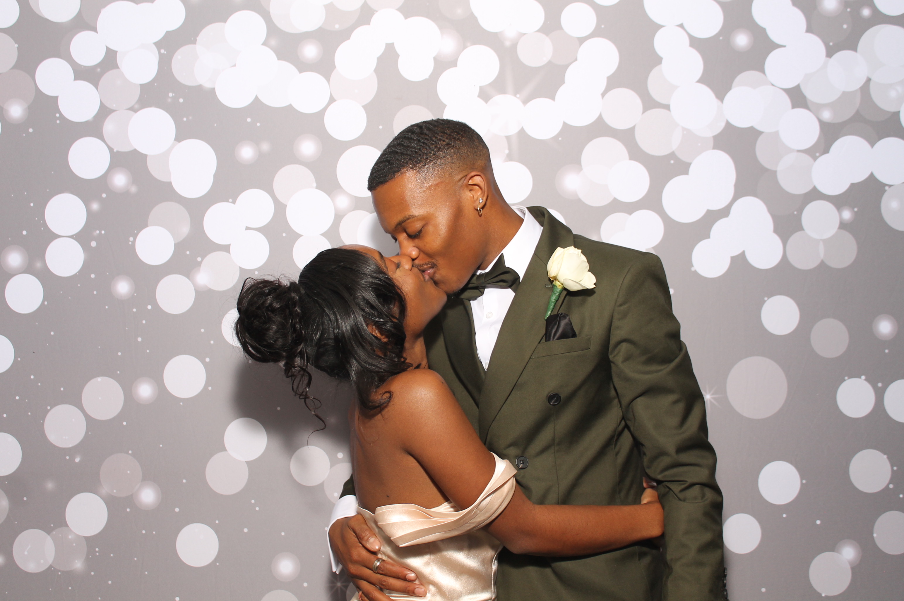 Taija & Dashaun | View more photos from the event at gallery.photoboothcincy.com/u/PhotoBoothCincy/Taija-Dashaun