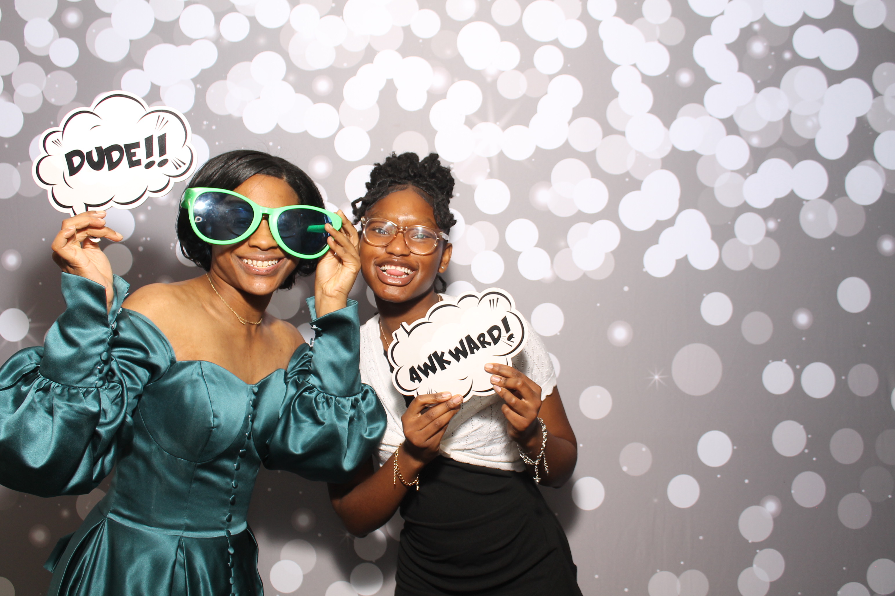 Taija & Dashaun | View more photos from the event at gallery.photoboothcincy.com/u/PhotoBoothCincy/Taija-Dashaun