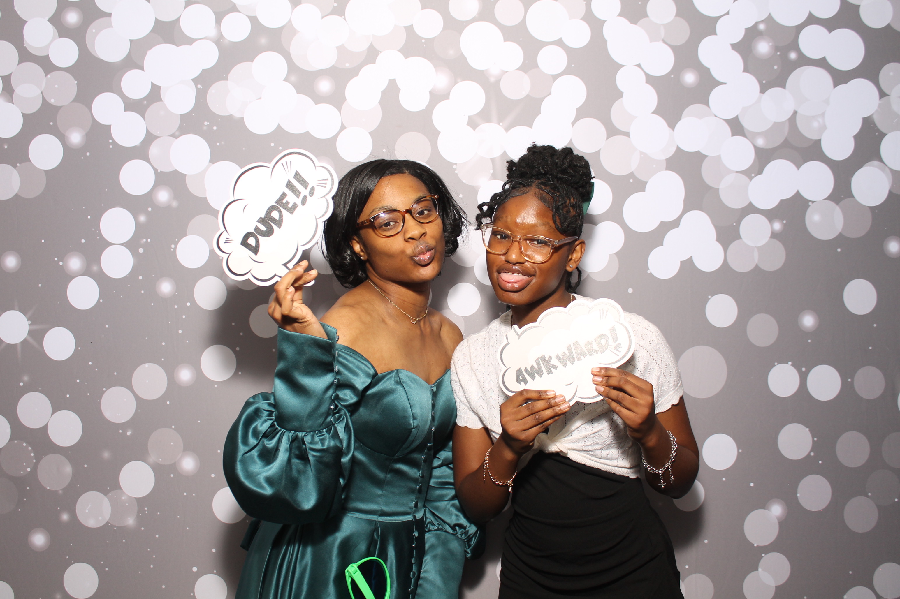 Taija & Dashaun | View more photos from the event at gallery.photoboothcincy.com/u/PhotoBoothCincy/Taija-Dashaun