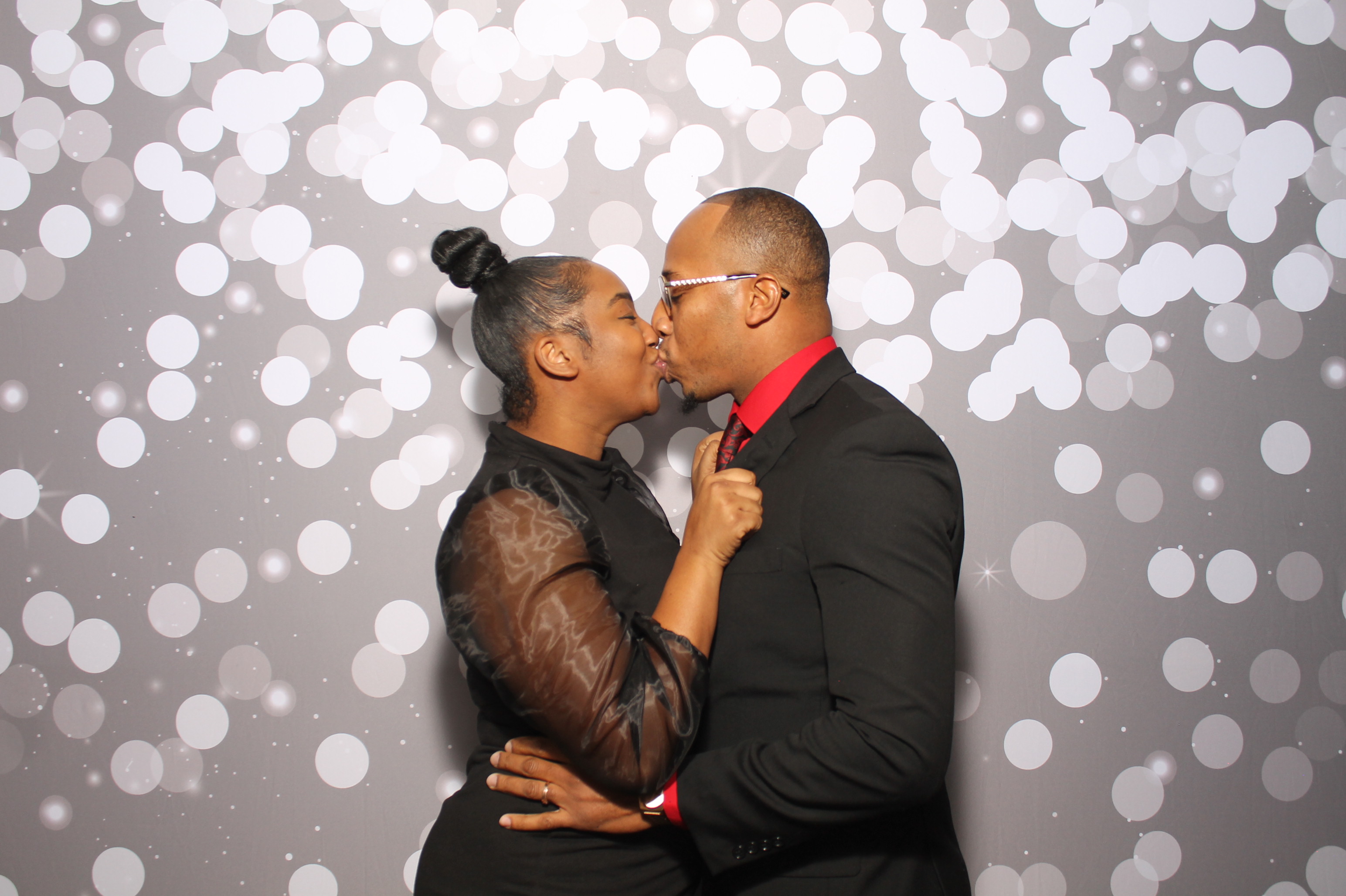 Taija & Dashaun | View more photos from the event at gallery.photoboothcincy.com/u/PhotoBoothCincy/Taija-Dashaun
