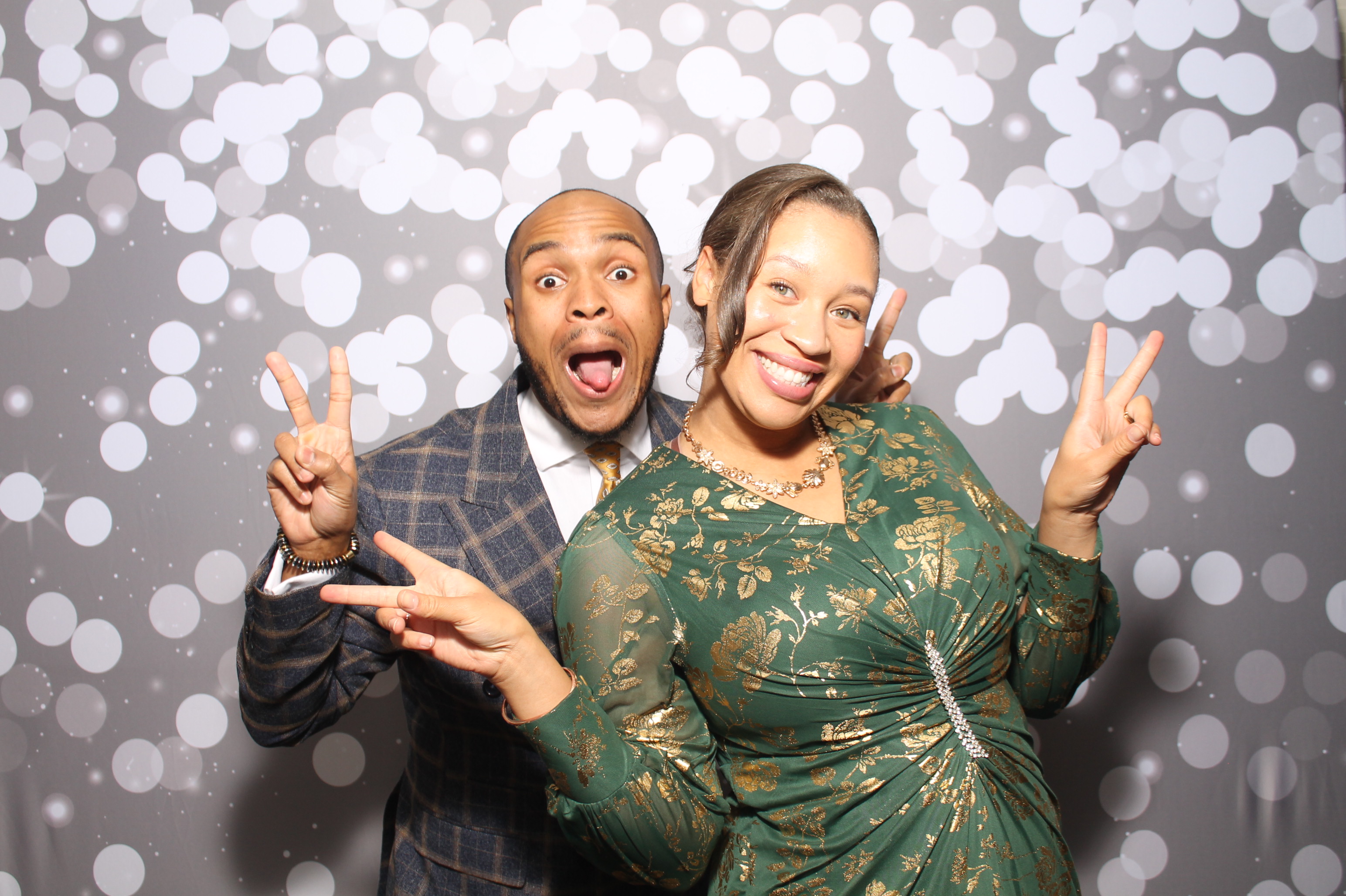 Taija & Dashaun | View more photos from the event at gallery.photoboothcincy.com/u/PhotoBoothCincy/Taija-Dashaun