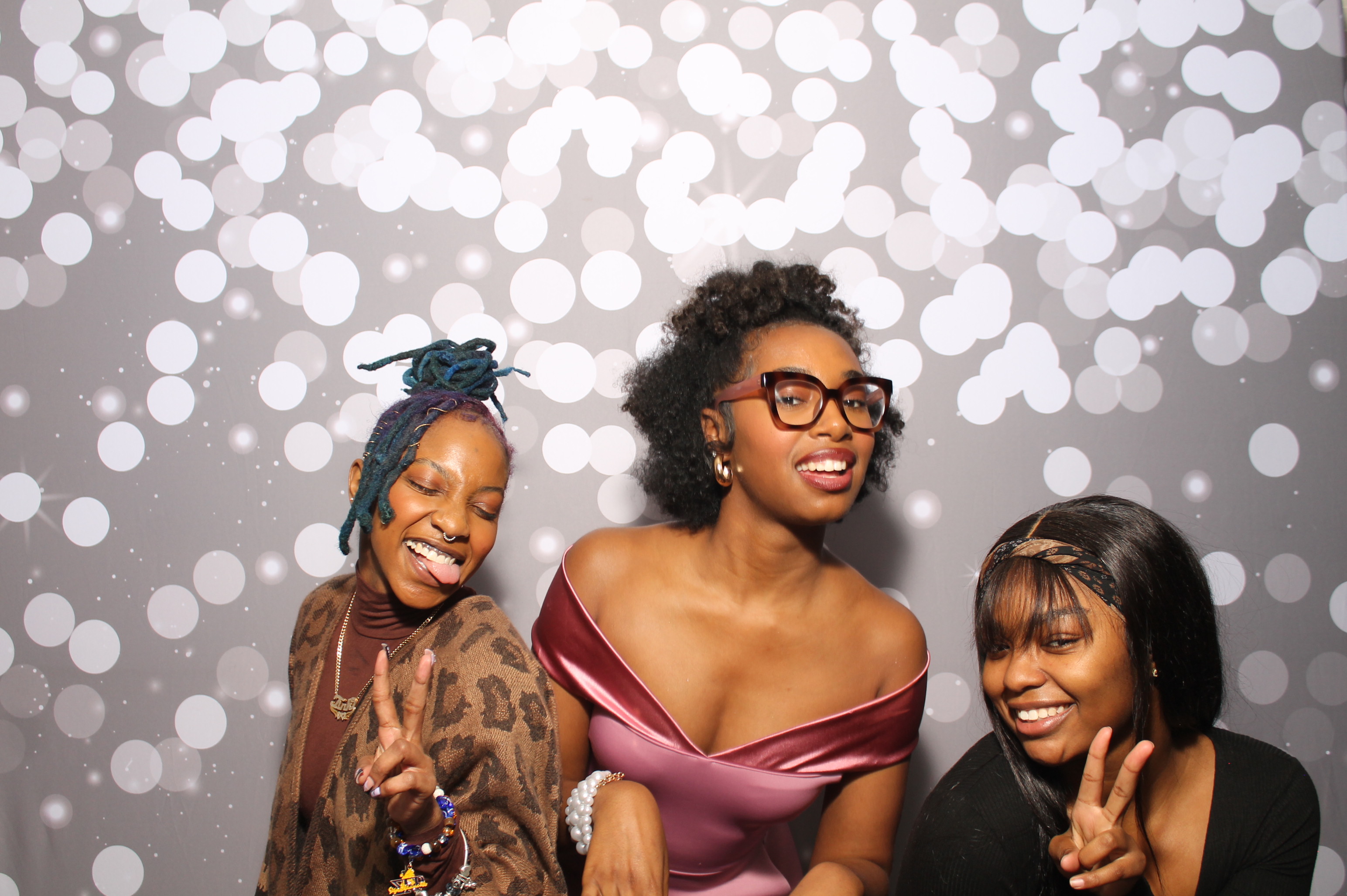 Taija & Dashaun | View more photos from the event at gallery.photoboothcincy.com/u/PhotoBoothCincy/Taija-Dashaun