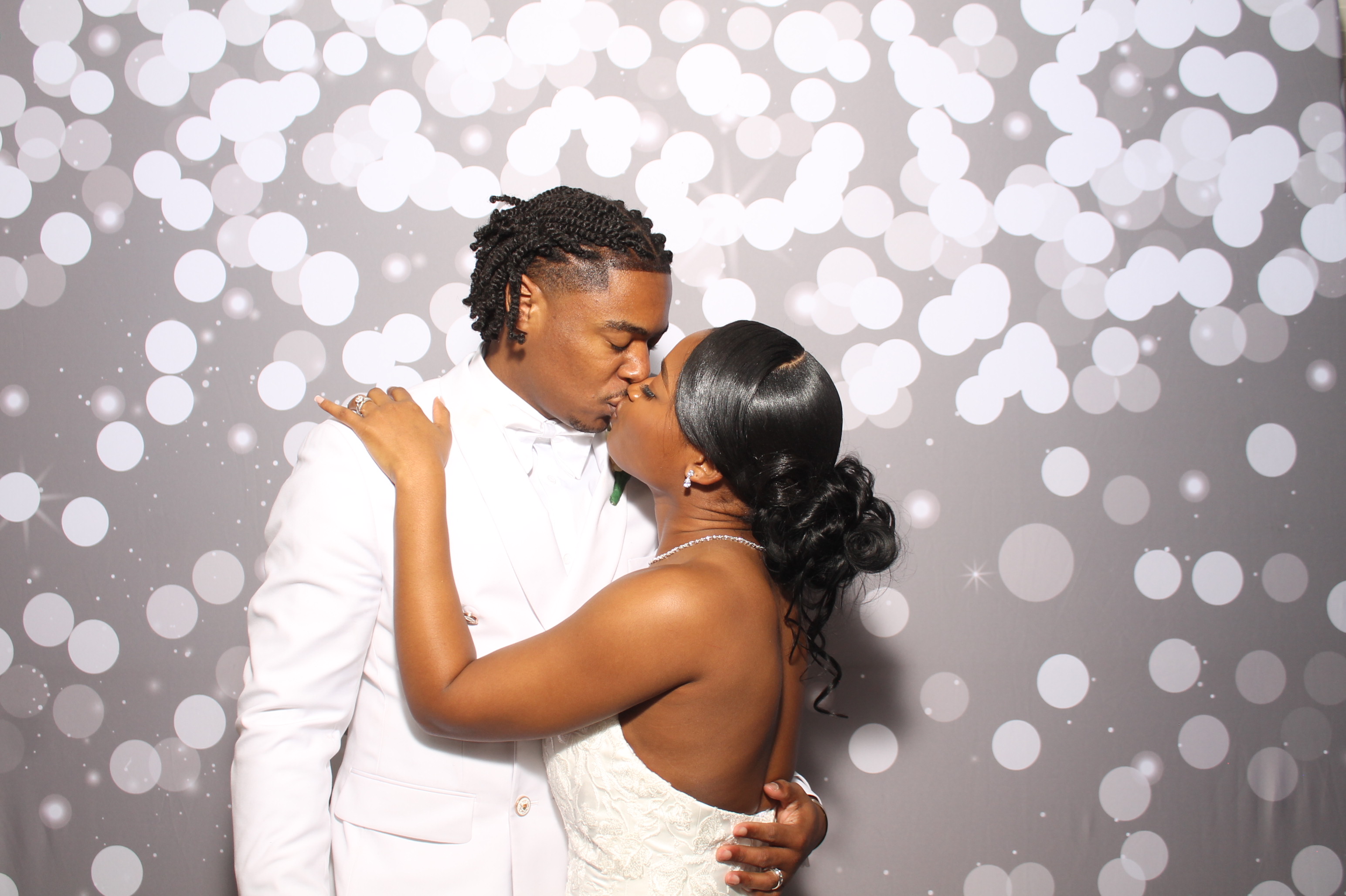 Taija & Dashaun | View more photos from the event at gallery.photoboothcincy.com/u/PhotoBoothCincy/Taija-Dashaun
