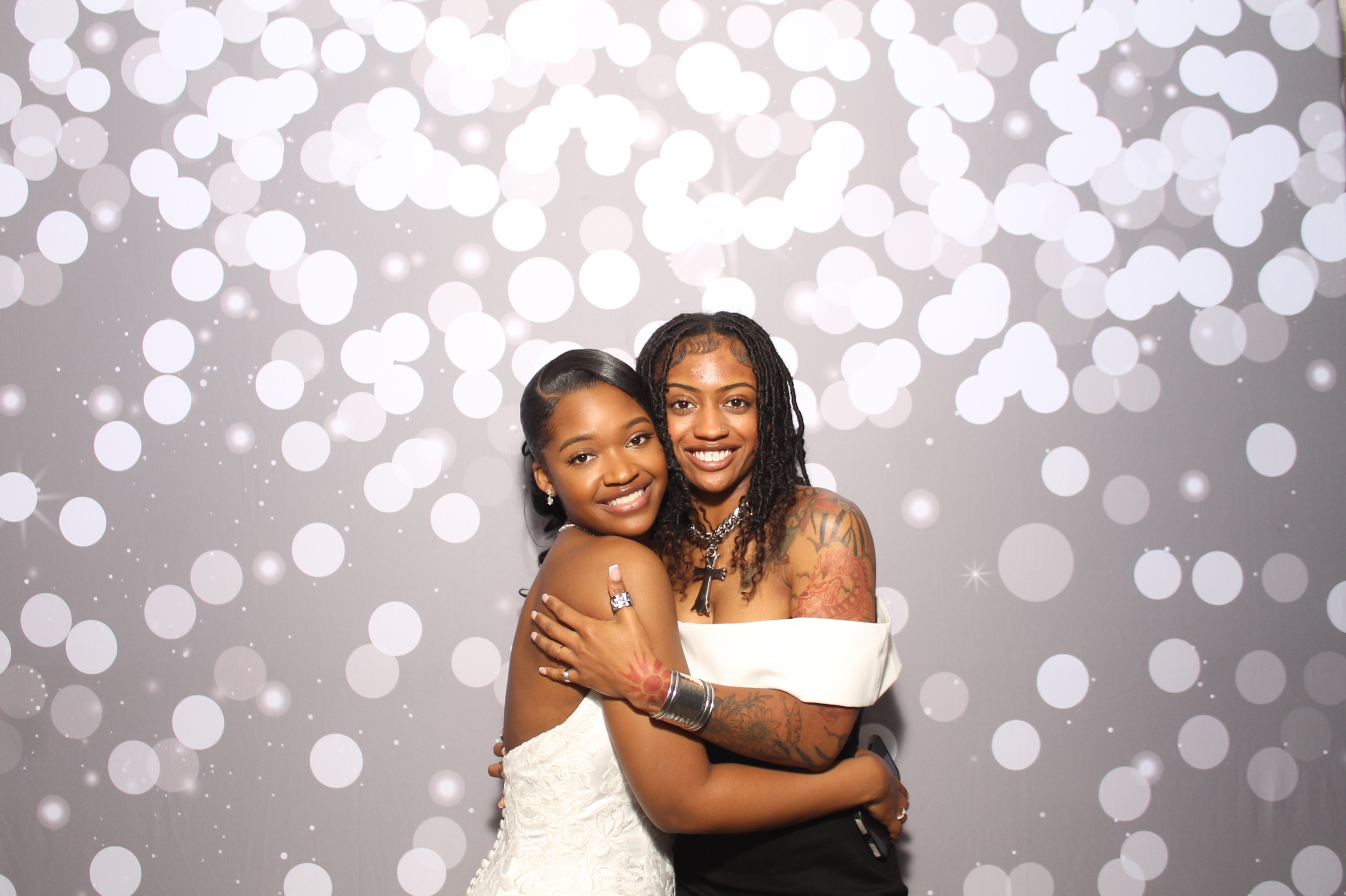 Taija & Dashaun | View more photos from the event at gallery.photoboothcincy.com/u/PhotoBoothCincy/Taija-Dashaun