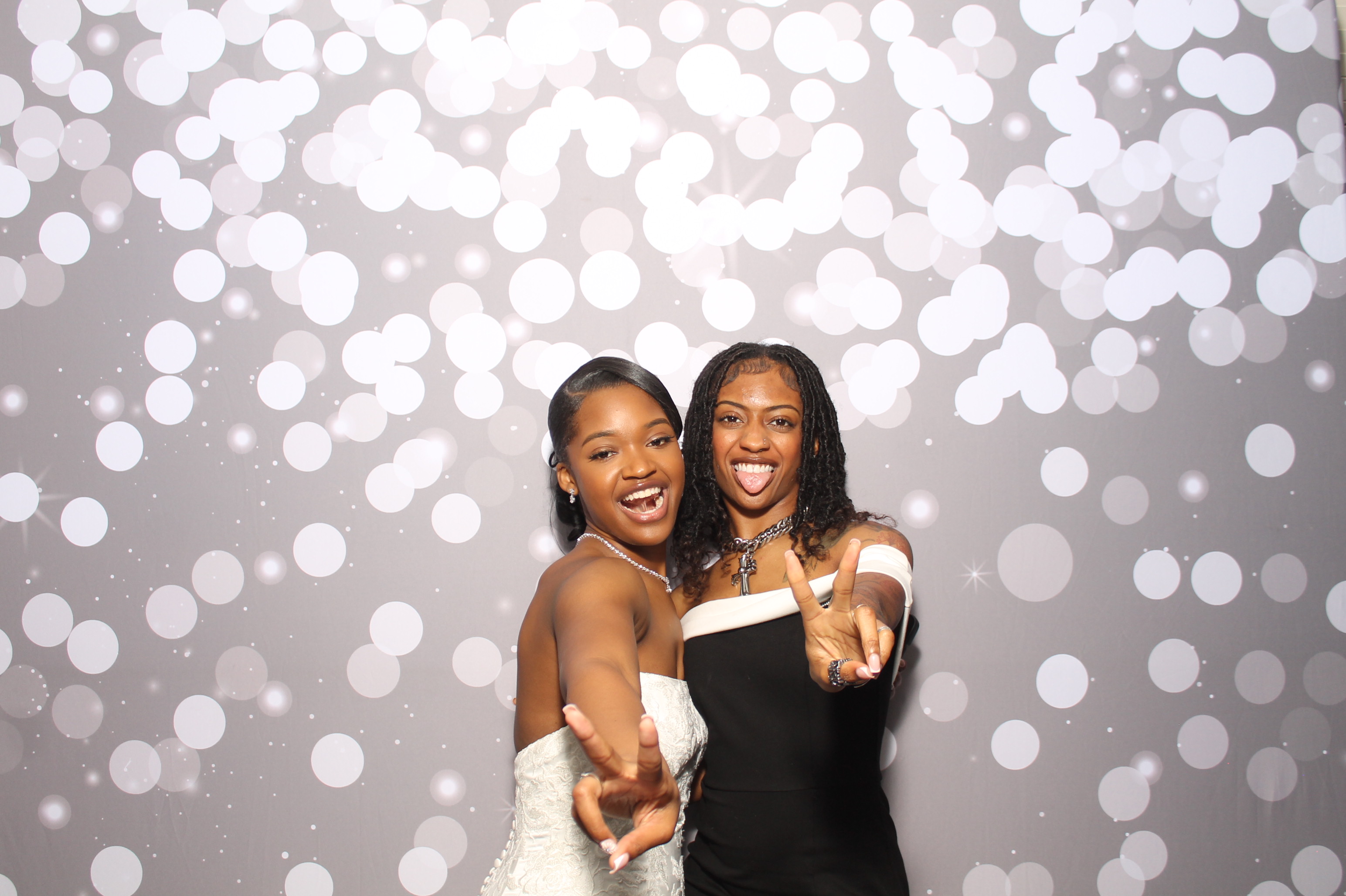 Taija & Dashaun | View more photos from the event at gallery.photoboothcincy.com/u/PhotoBoothCincy/Taija-Dashaun