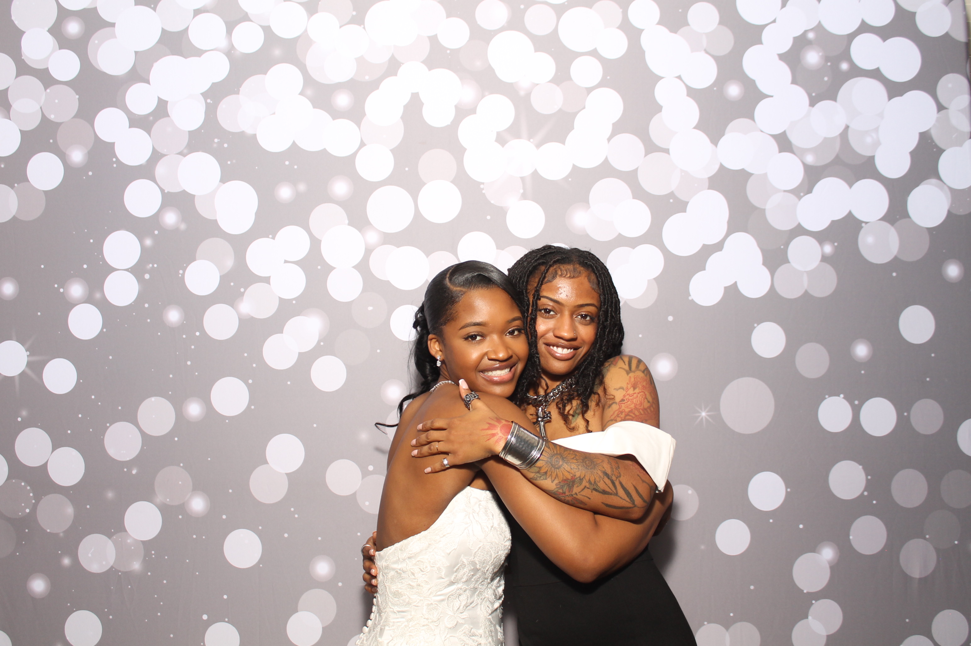 Taija & Dashaun | View more photos from the event at gallery.photoboothcincy.com/u/PhotoBoothCincy/Taija-Dashaun