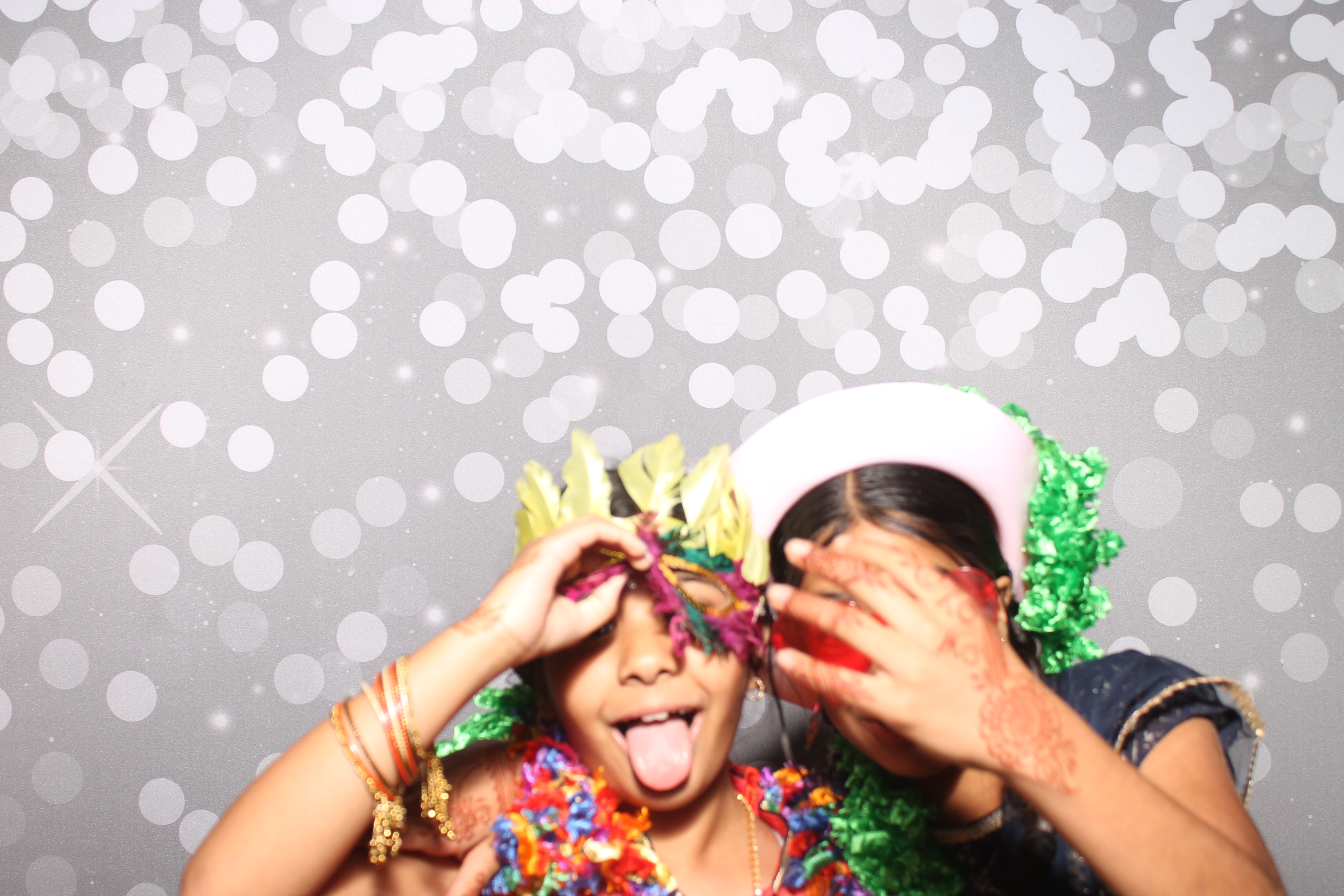 Tara & Sri  | View more photos from the event at gallery.photoboothcincy.com/u/PhotoBoothCincy/Tara-Sri