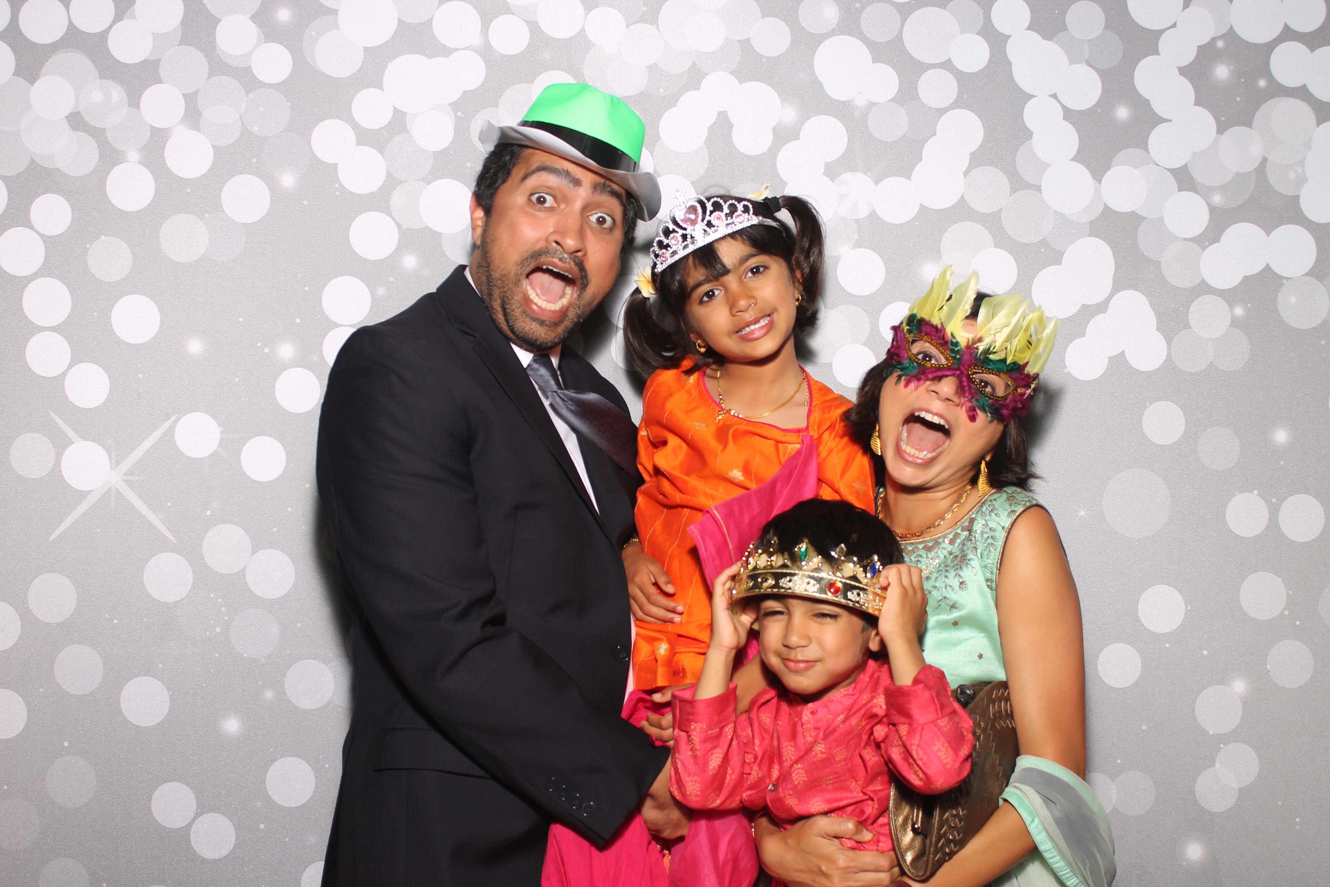 Tara & Sri  | View more photos from the event at gallery.photoboothcincy.com/u/PhotoBoothCincy/Tara-Sri
