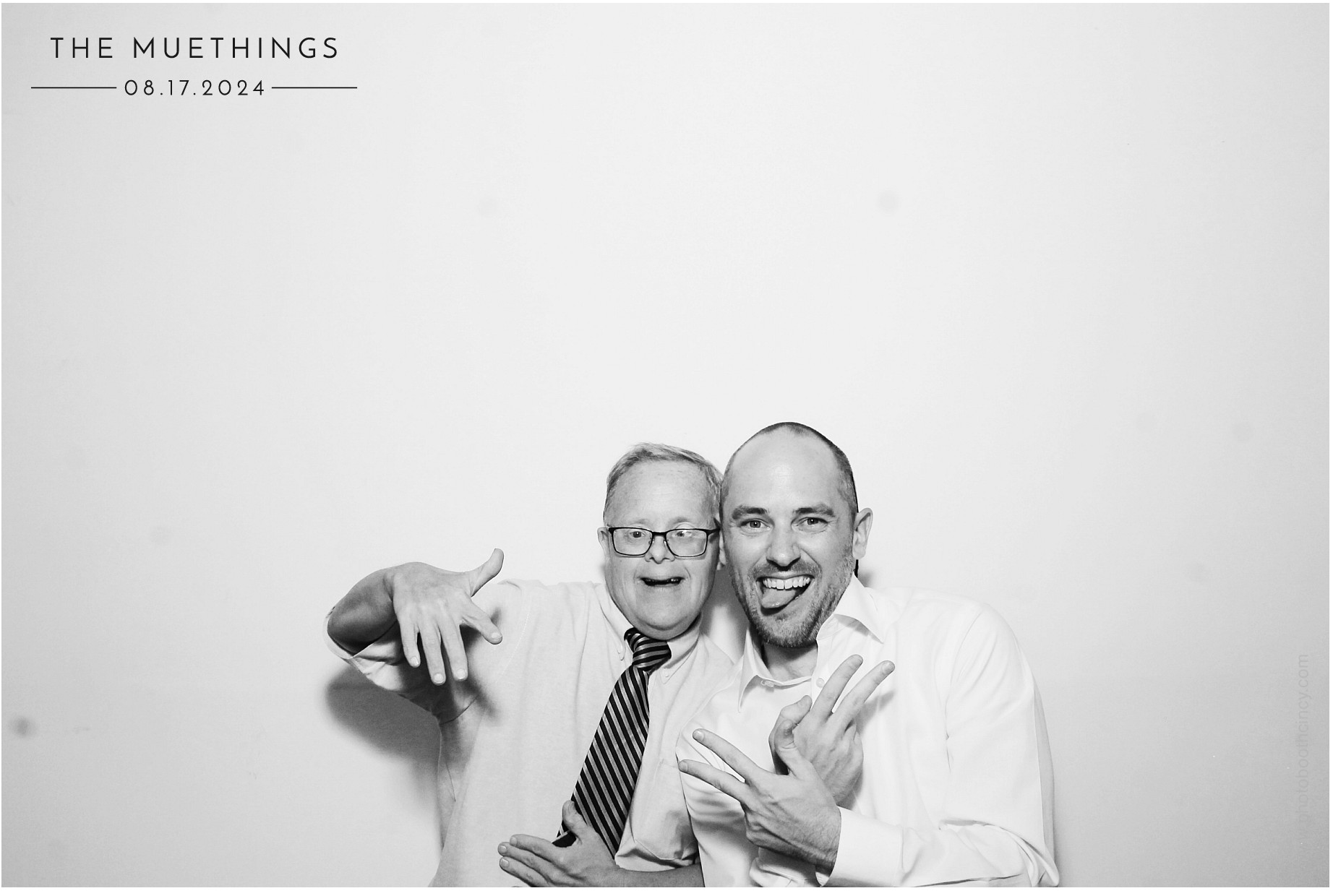 Telles Wedding | View more photos from the event at gallery.photoboothcincy.com/u/PhotoBoothCincy/Telles-Wedding