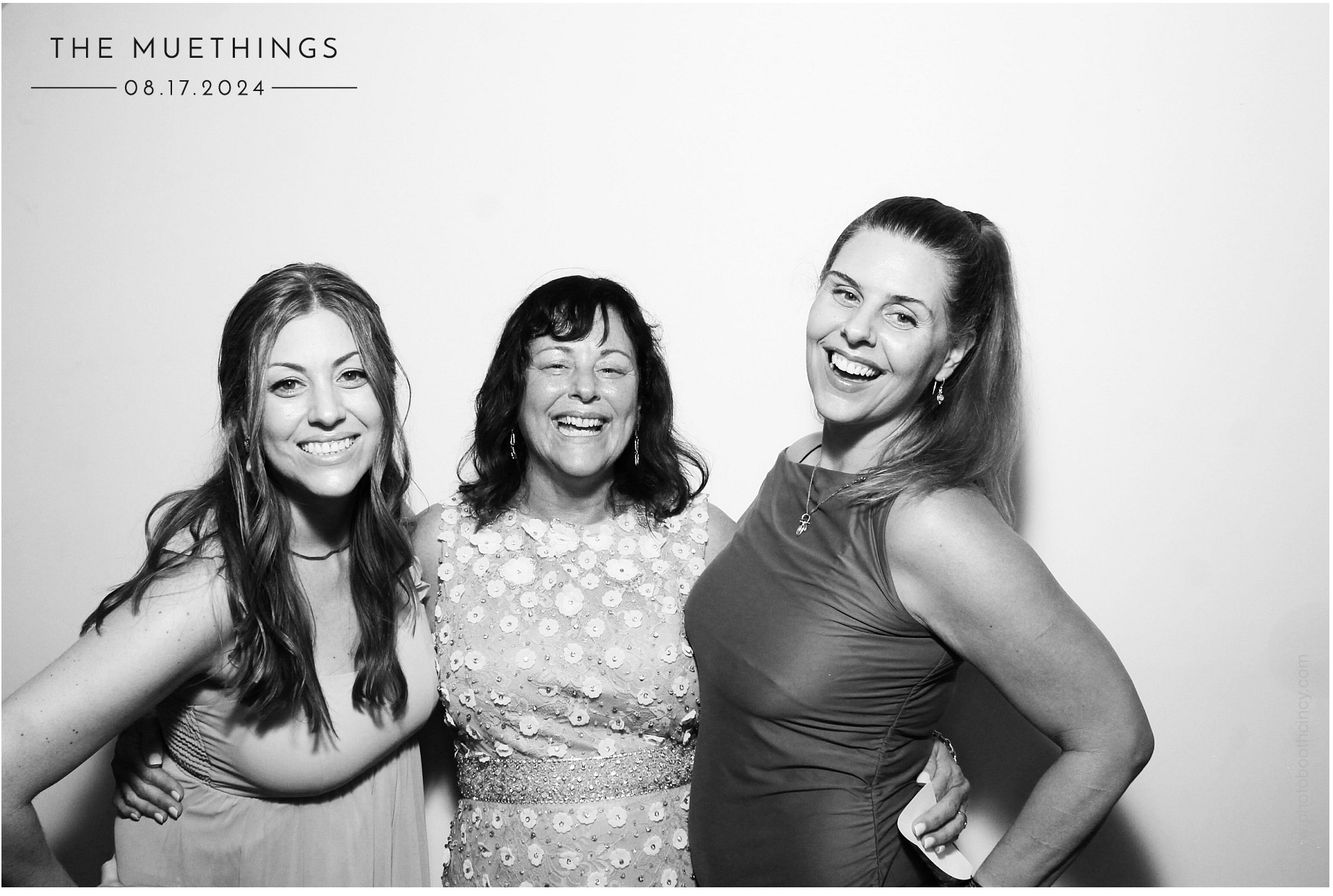 Telles Wedding | View more photos from the event at gallery.photoboothcincy.com/u/PhotoBoothCincy/Telles-Wedding