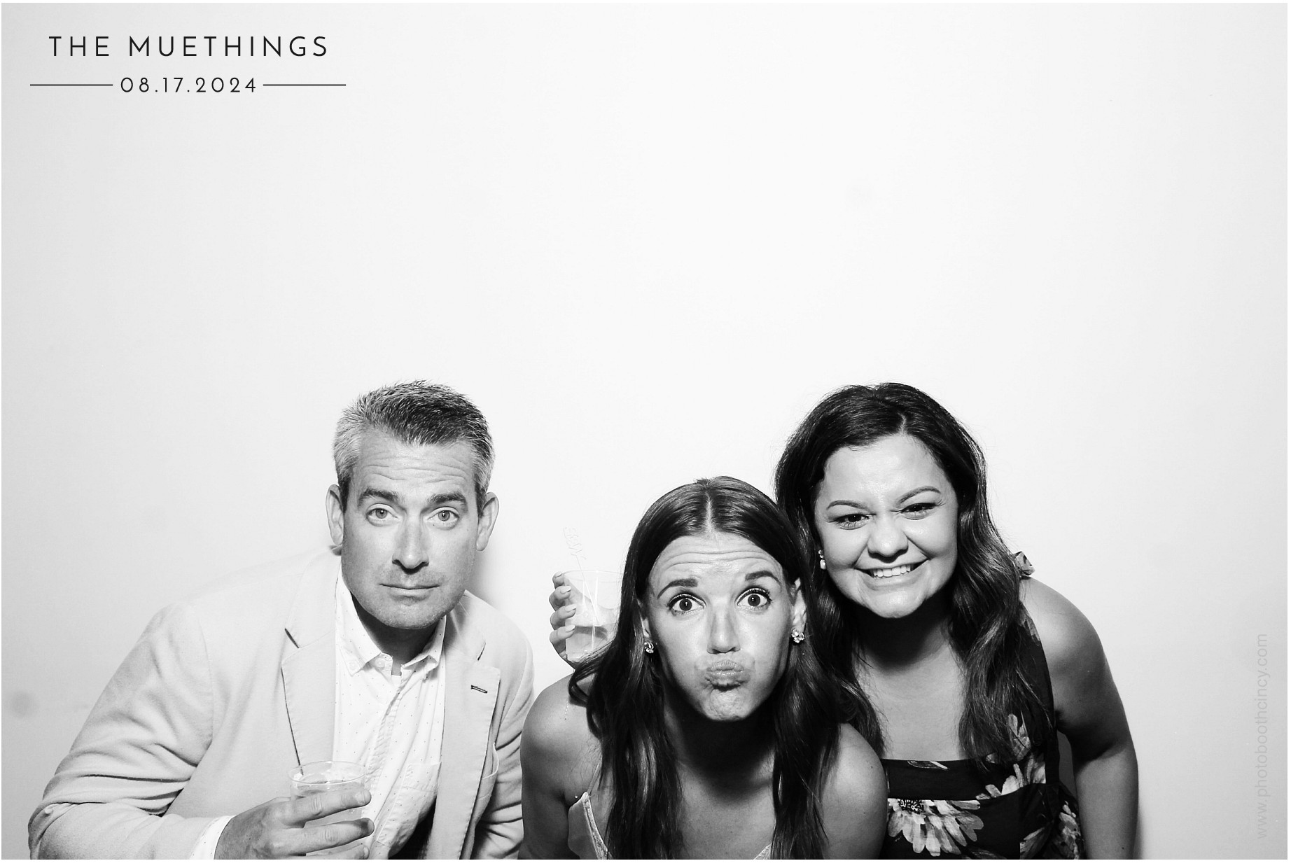 Telles Wedding | View more photos from the event at gallery.photoboothcincy.com/u/PhotoBoothCincy/Telles-Wedding