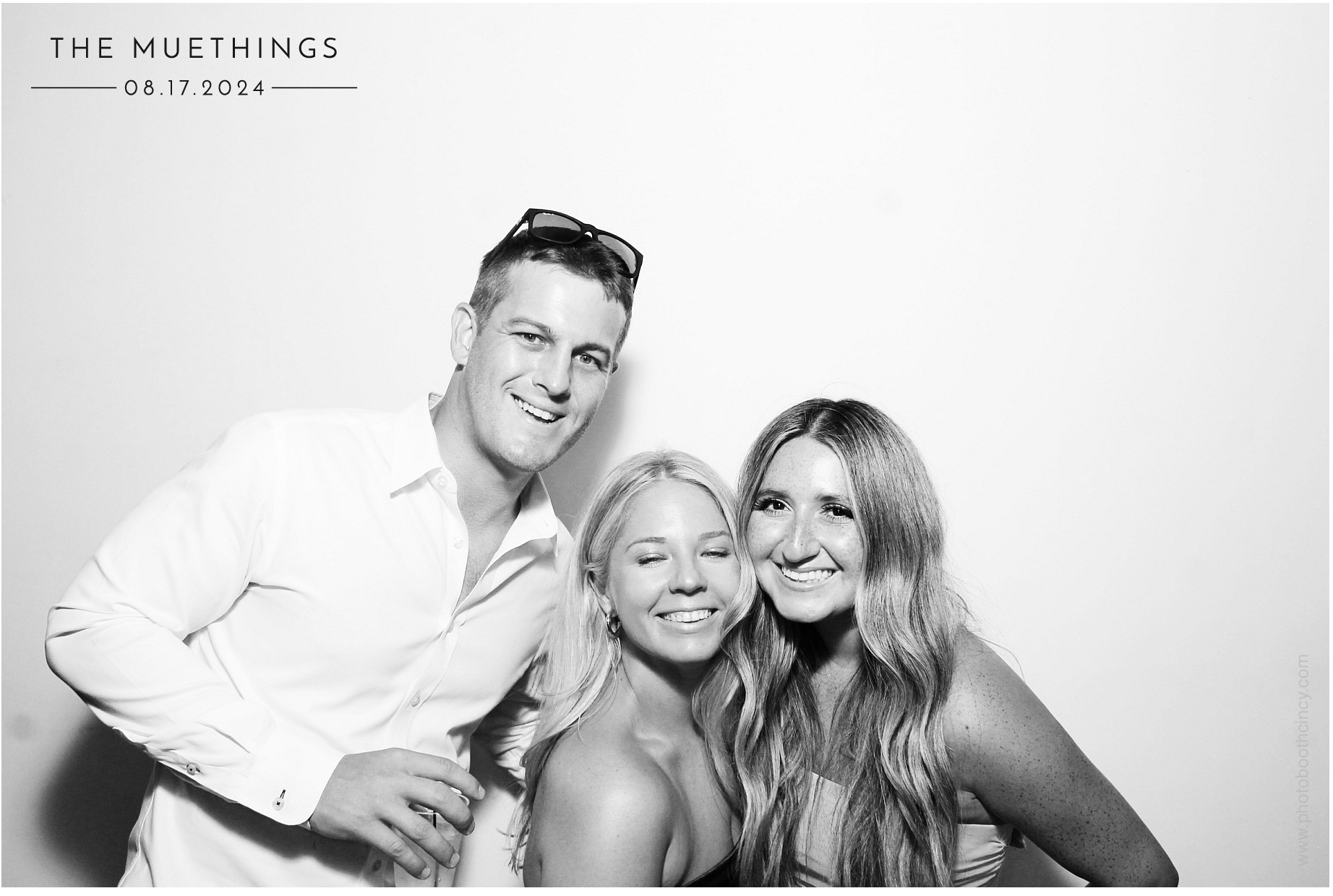 Telles Wedding | View more photos from the event at gallery.photoboothcincy.com/u/PhotoBoothCincy/Telles-Wedding
