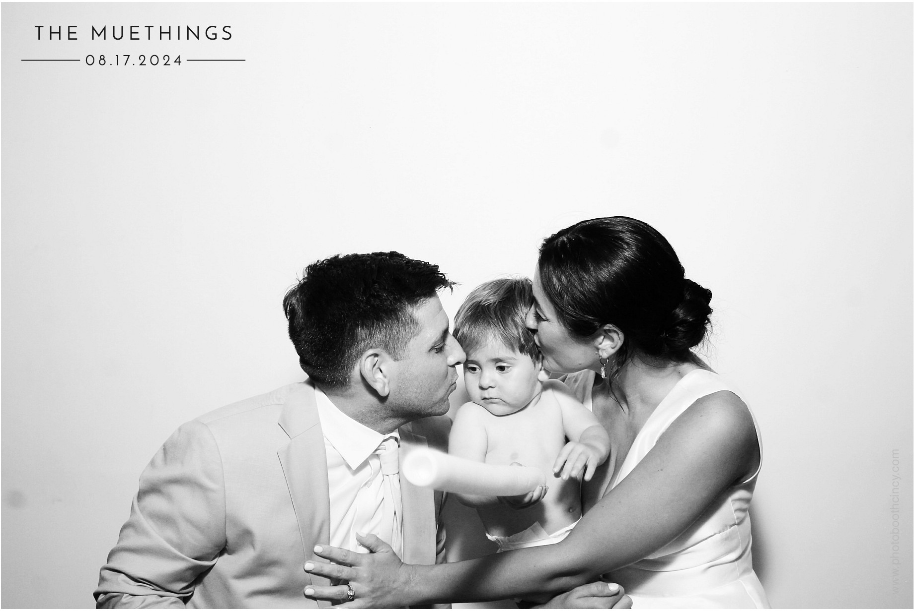 Telles Wedding | View more photos from the event at gallery.photoboothcincy.com/u/PhotoBoothCincy/Telles-Wedding