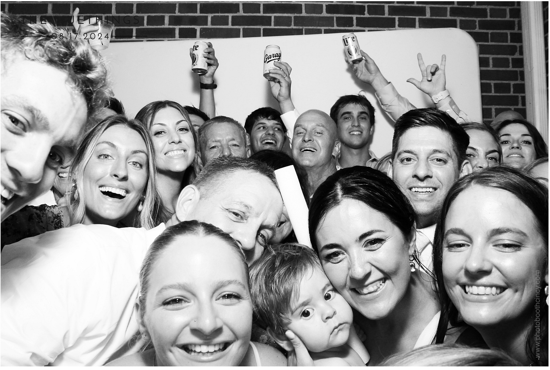 Telles Wedding | View more photos from the event at gallery.photoboothcincy.com/u/PhotoBoothCincy/Telles-Wedding