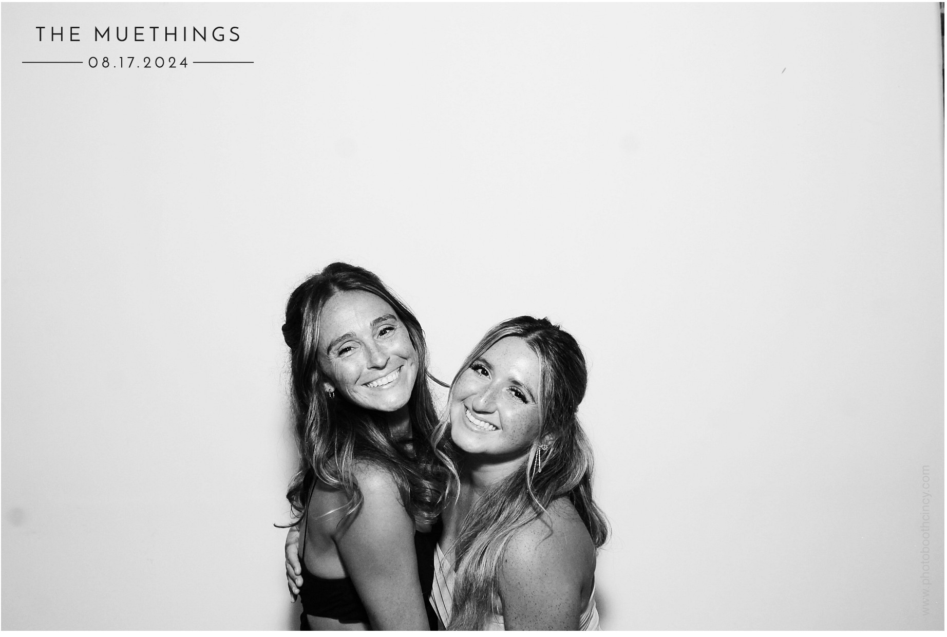 Telles Wedding | View more photos from the event at gallery.photoboothcincy.com/u/PhotoBoothCincy/Telles-Wedding