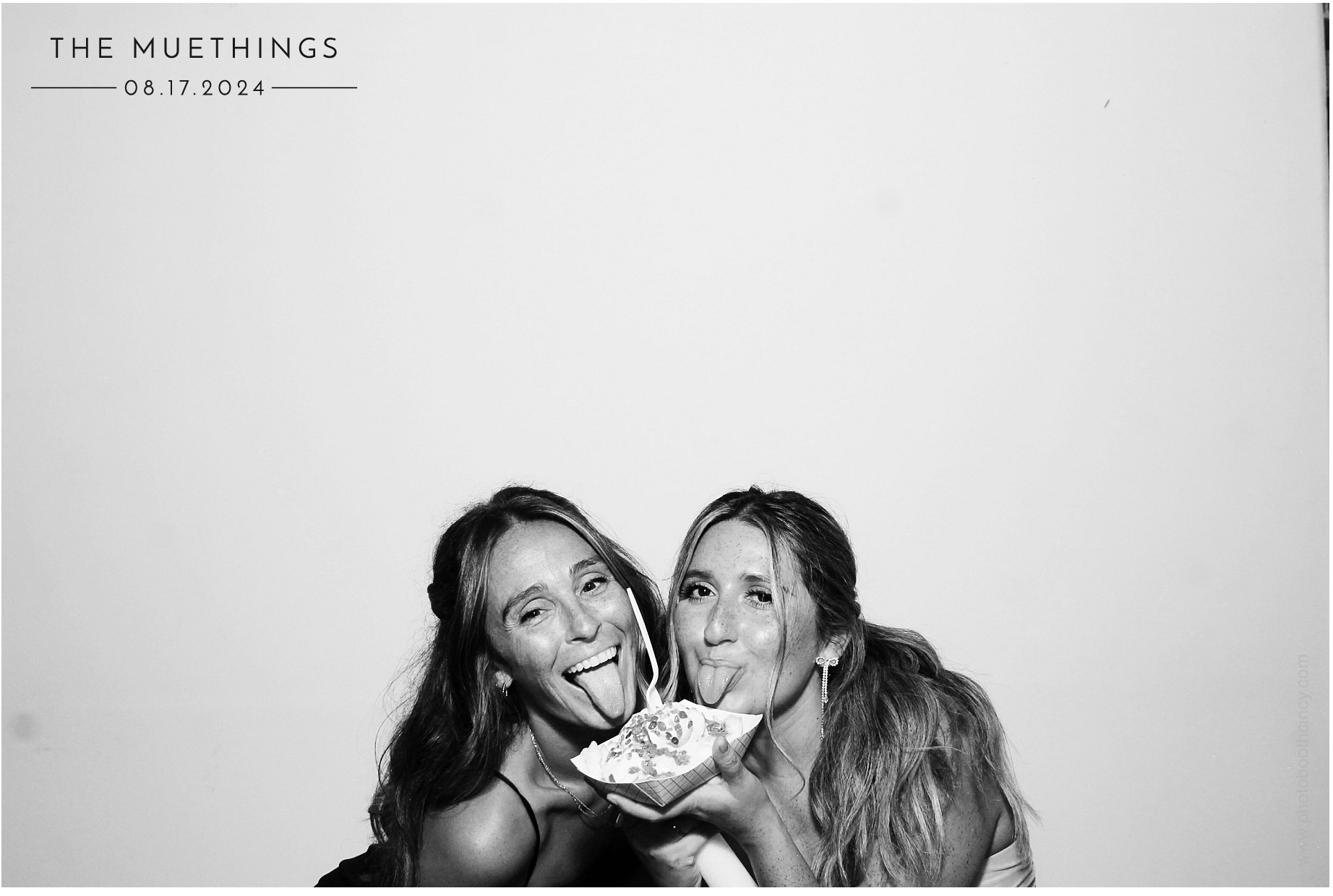 Telles Wedding | View more photos from the event at gallery.photoboothcincy.com/u/PhotoBoothCincy/Telles-Wedding