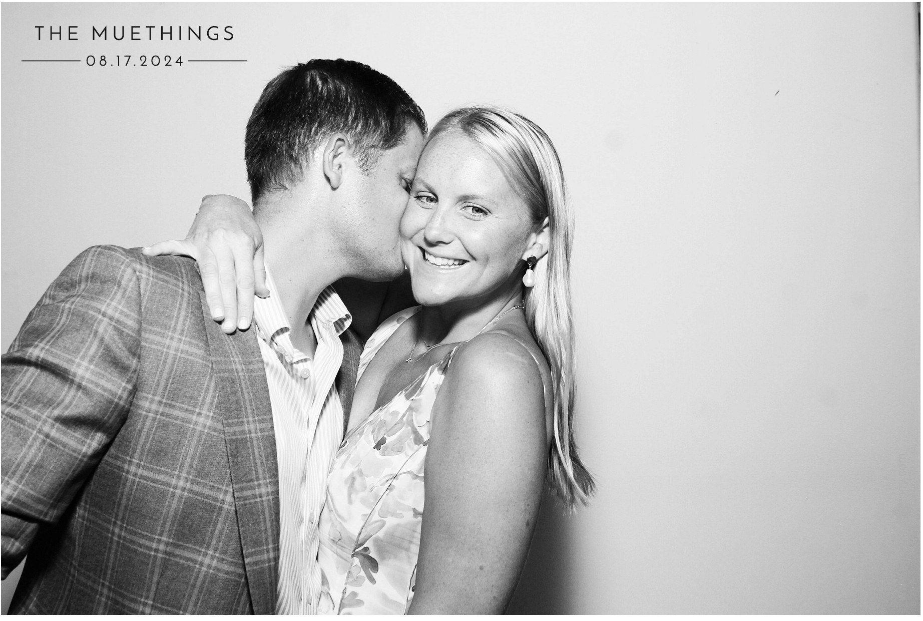 Telles Wedding | View more photos from the event at gallery.photoboothcincy.com/u/PhotoBoothCincy/Telles-Wedding