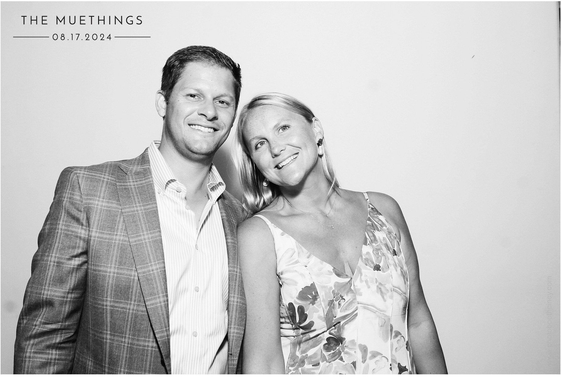 Telles Wedding | View more photos from the event at gallery.photoboothcincy.com/u/PhotoBoothCincy/Telles-Wedding