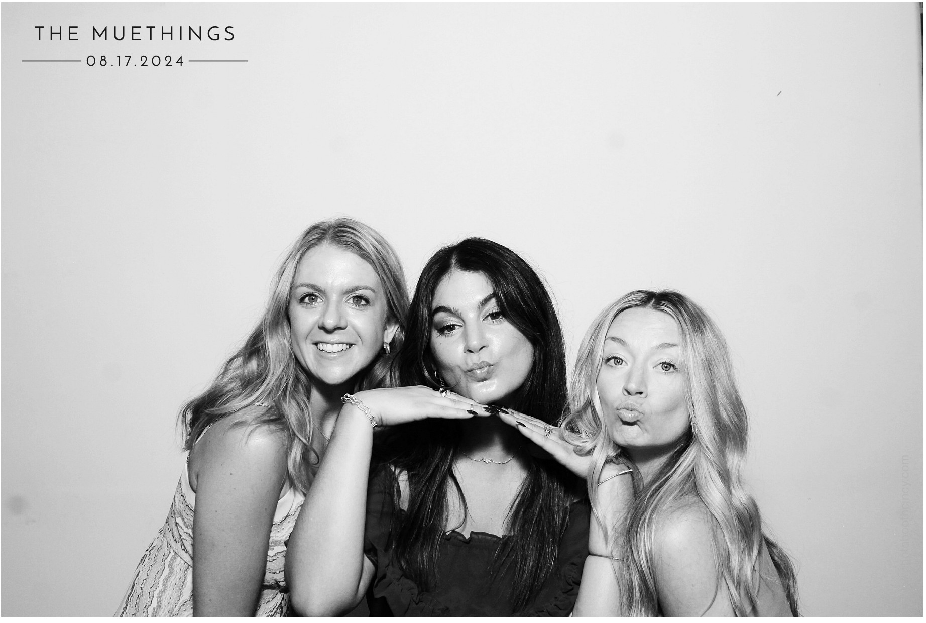Telles Wedding | View more photos from the event at gallery.photoboothcincy.com/u/PhotoBoothCincy/Telles-Wedding
