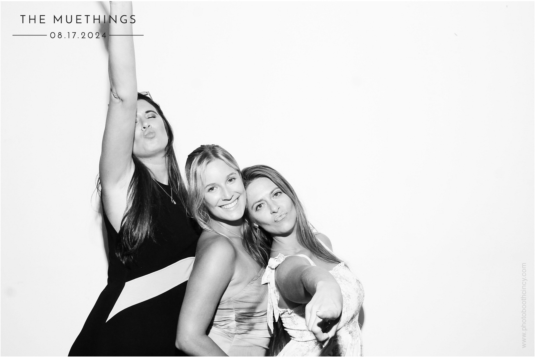 Telles Wedding | View more photos from the event at gallery.photoboothcincy.com/u/PhotoBoothCincy/Telles-Wedding