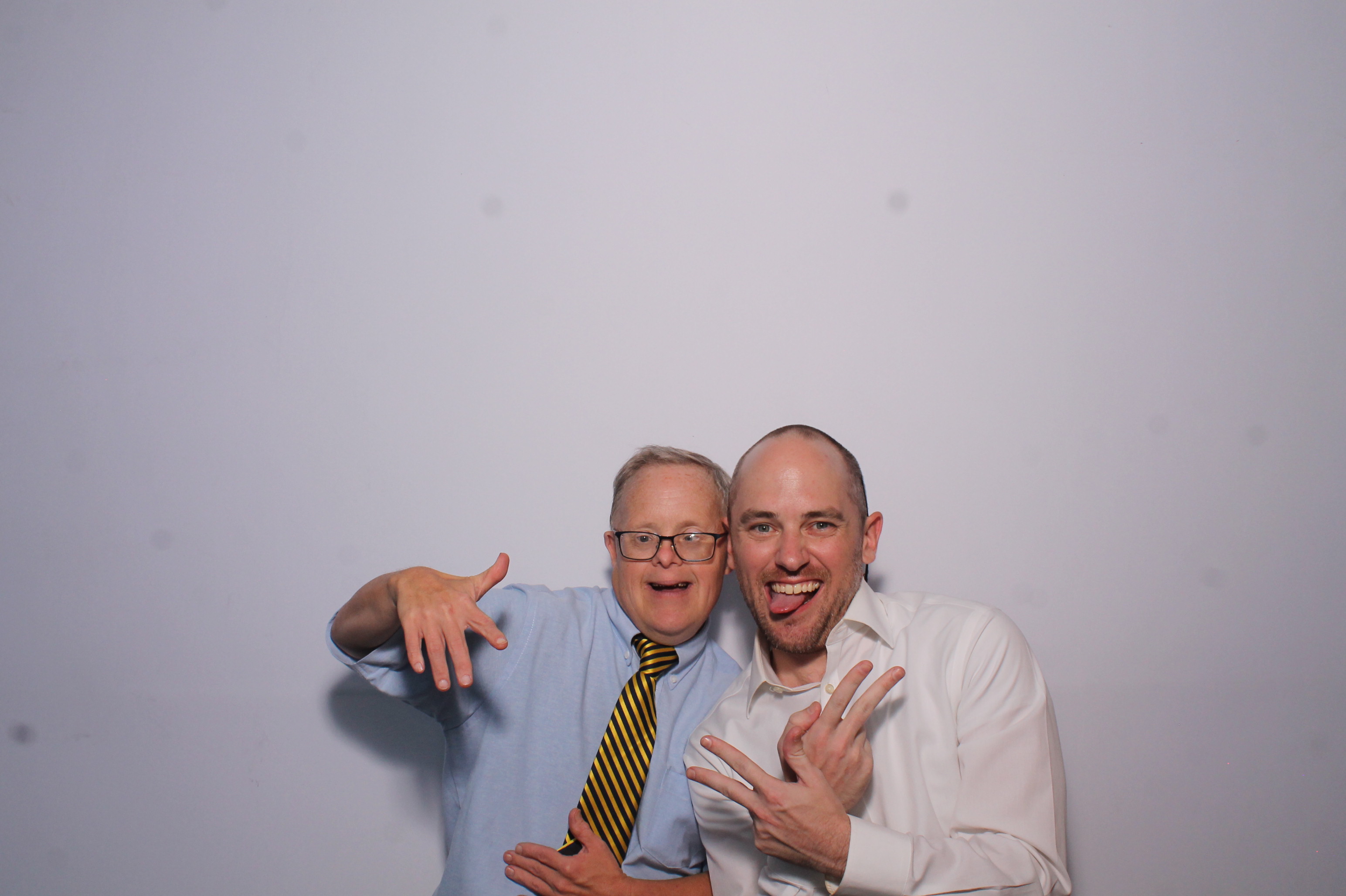 Telles Wedding | View more photos from the event at gallery.photoboothcincy.com/u/PhotoBoothCincy/Telles-Wedding