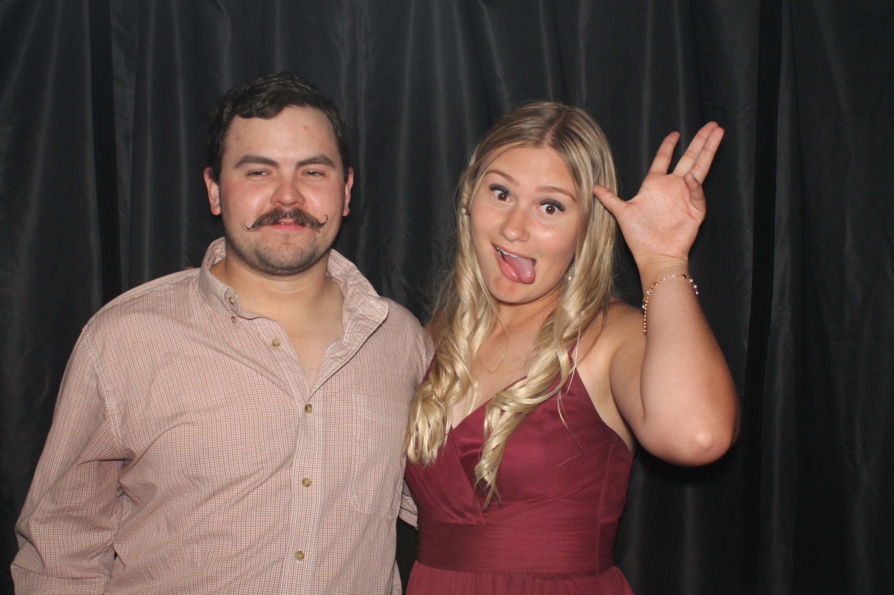 The Lairsons | View more photos from the event at gallery.photoboothcincy.com/u/PhotoBoothCincy/The-Lairsons