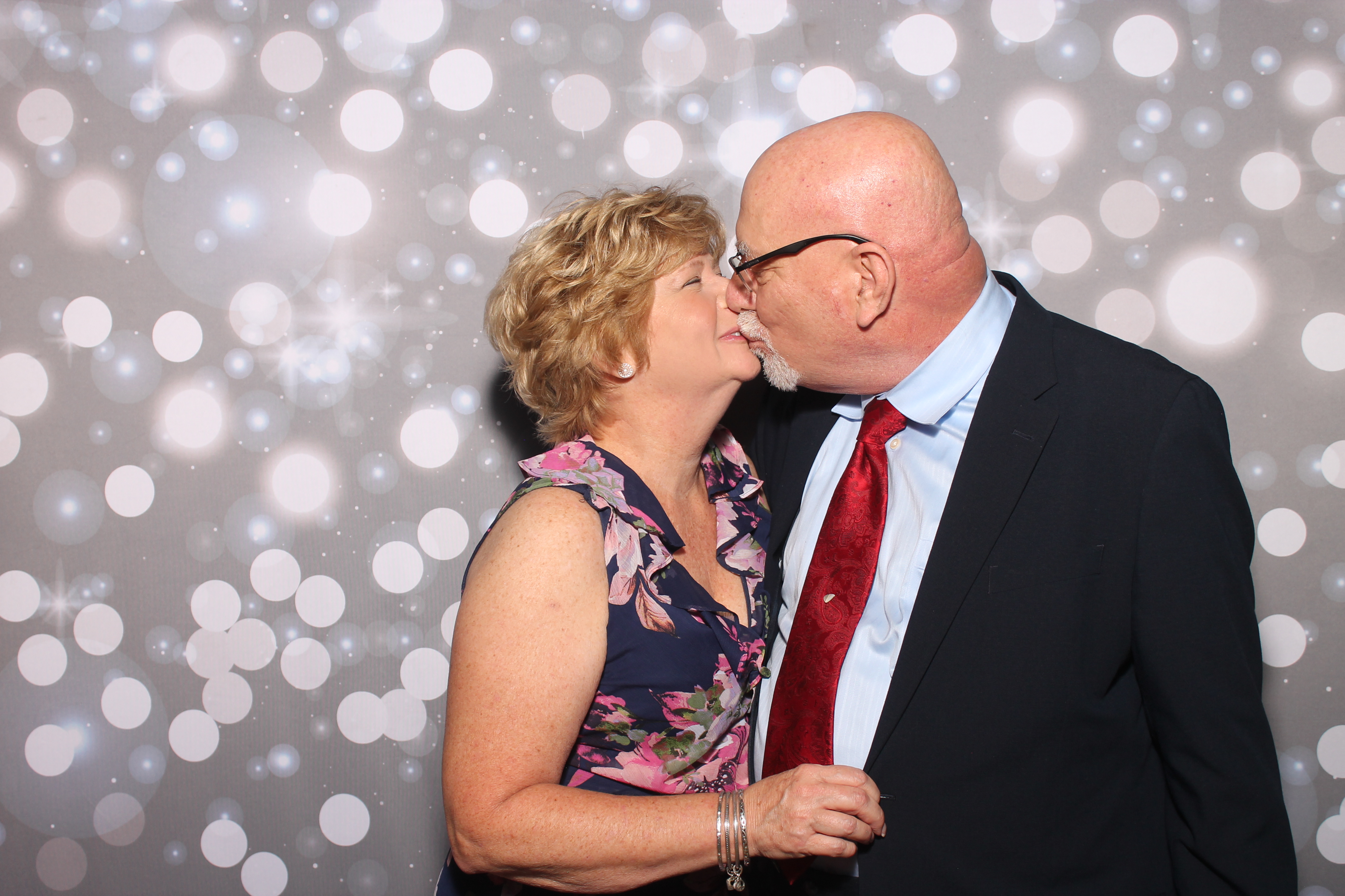 The Mercers | View more photos from the event at gallery.photoboothcincy.com/u/PhotoBoothCincy/The-Mercers