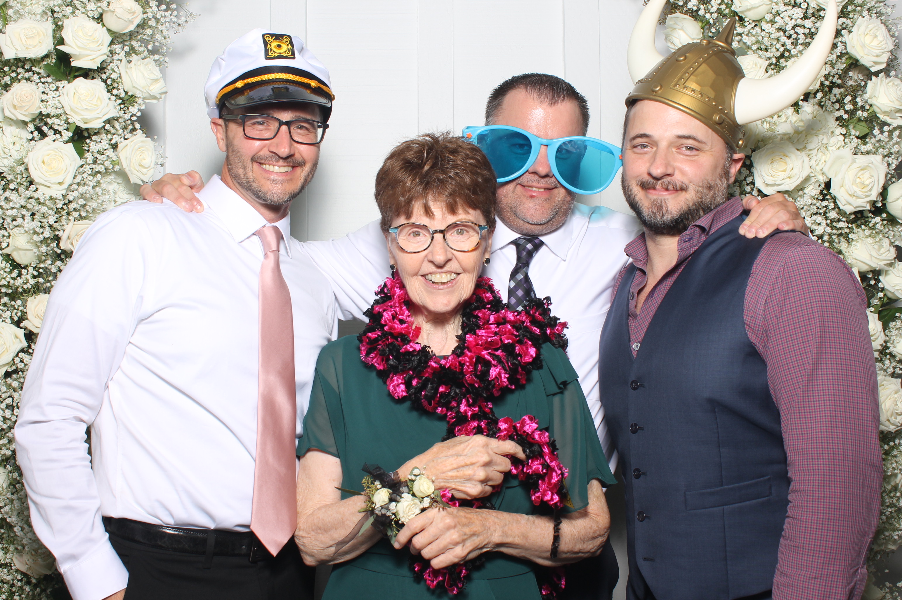 The Metz Wedding | View more photos from the event at gallery.photoboothcincy.com/u/PhotoBoothCincy/The-Metz-Wedding