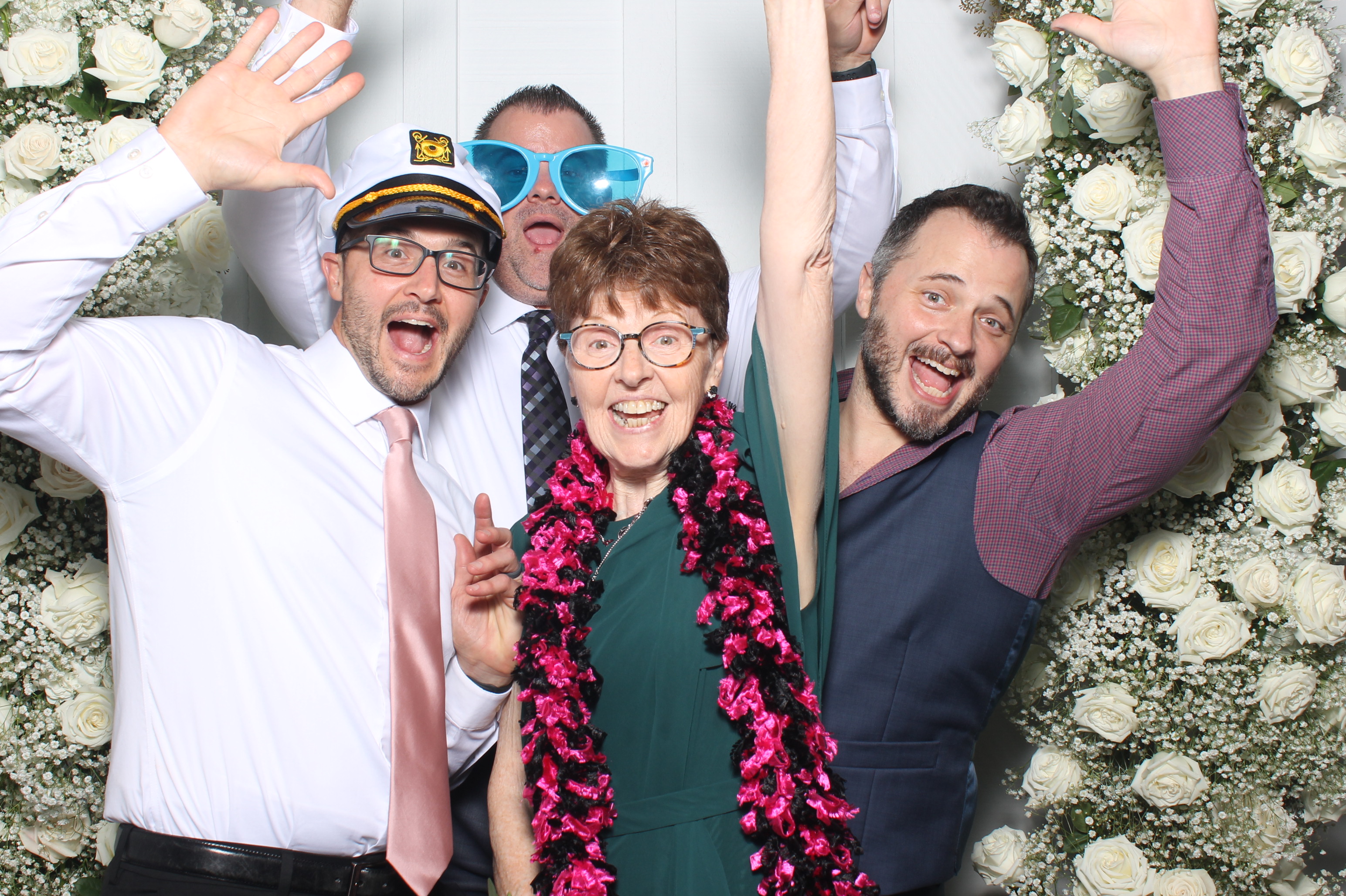 The Metz Wedding | View more photos from the event at gallery.photoboothcincy.com/u/PhotoBoothCincy/The-Metz-Wedding
