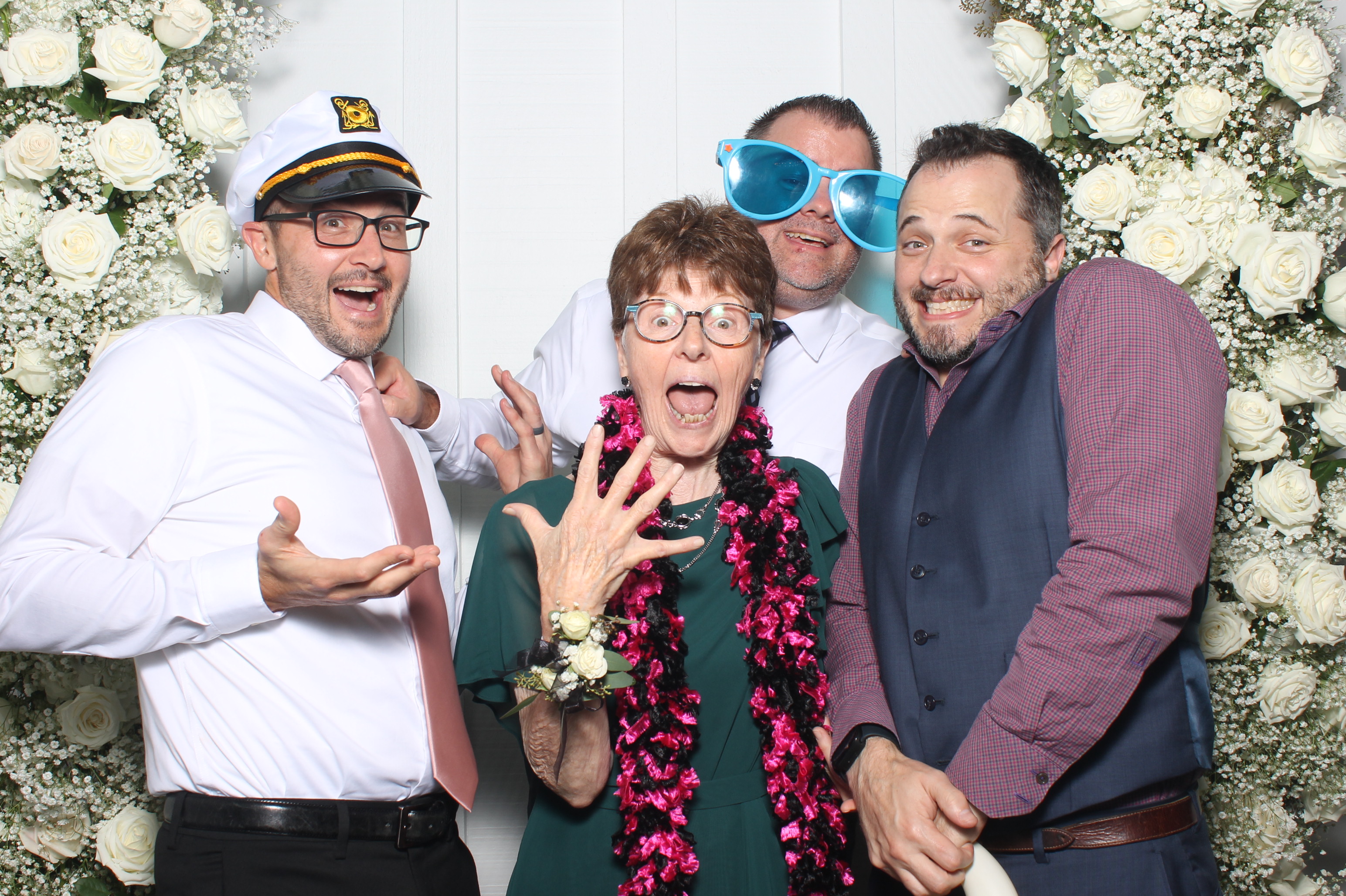 The Metz Wedding | View more photos from the event at gallery.photoboothcincy.com/u/PhotoBoothCincy/The-Metz-Wedding
