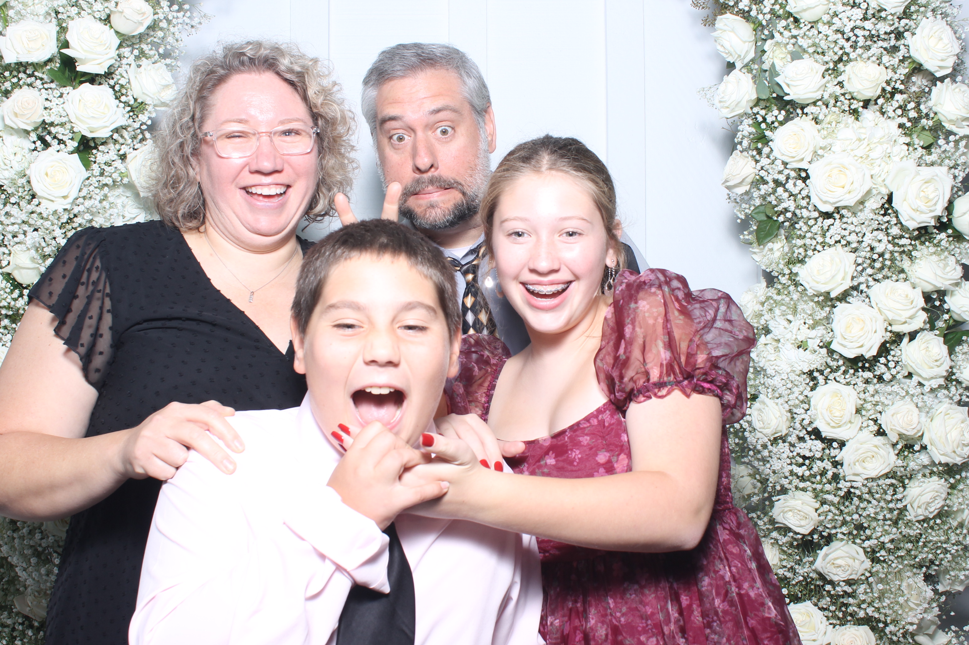 The Metz Wedding | View more photos from the event at gallery.photoboothcincy.com/u/PhotoBoothCincy/The-Metz-Wedding