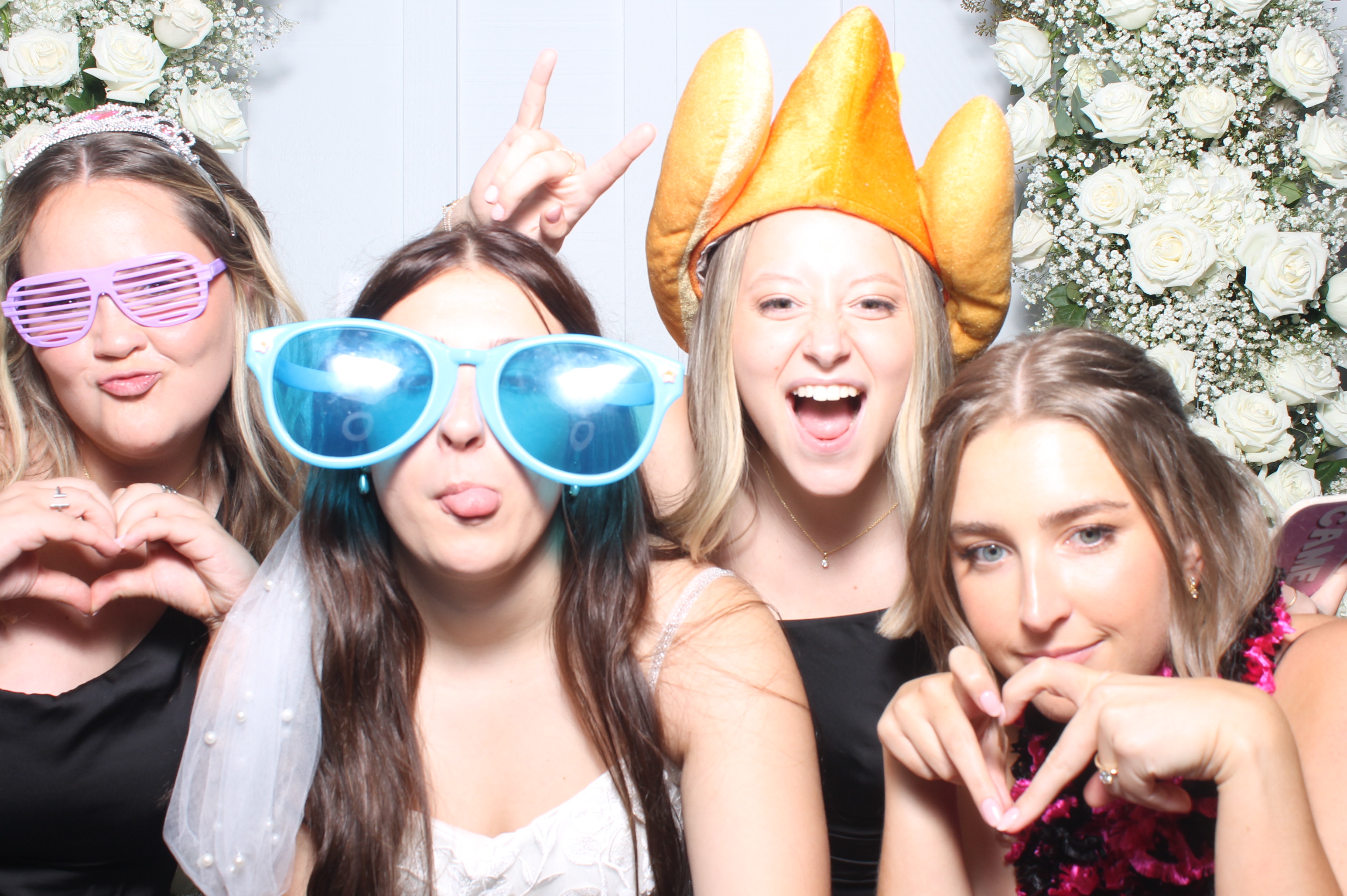 The Metz Wedding | View more photos from the event at gallery.photoboothcincy.com/u/PhotoBoothCincy/The-Metz-Wedding