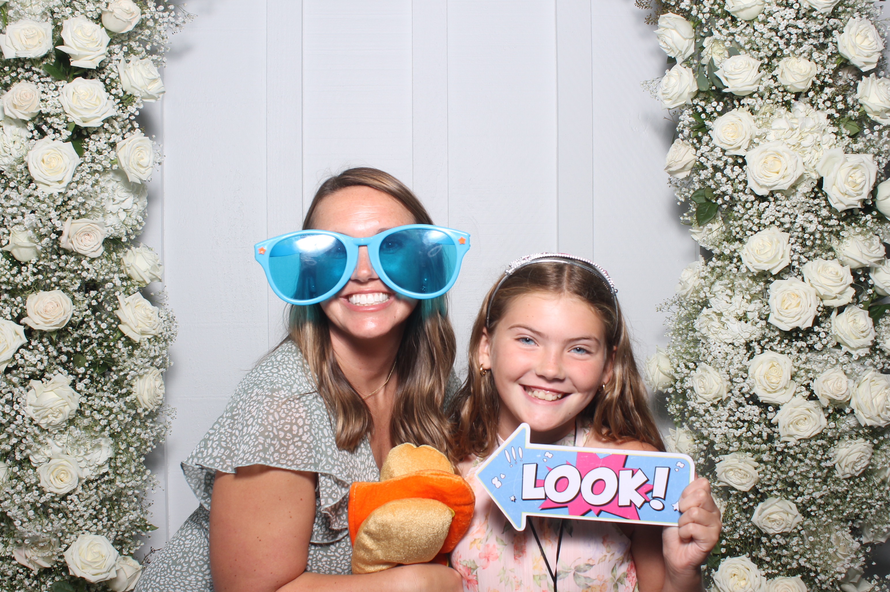 The Metz Wedding | View more photos from the event at gallery.photoboothcincy.com/u/PhotoBoothCincy/The-Metz-Wedding