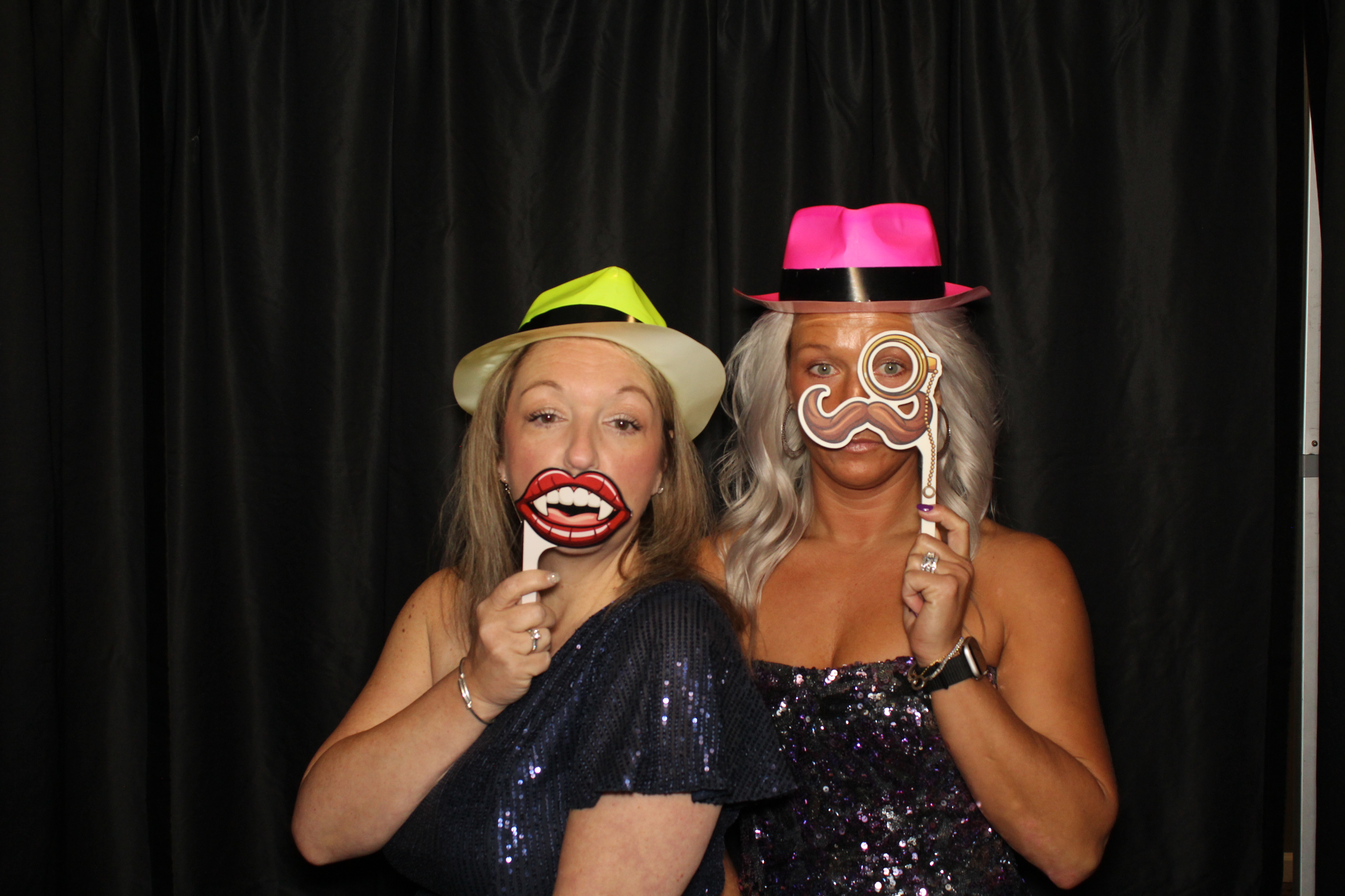 USUI International Holiday Party | View more photos from the event at gallery.photoboothcincy.com/u/PhotoBoothCincy/USUI-International-Holiday-Party