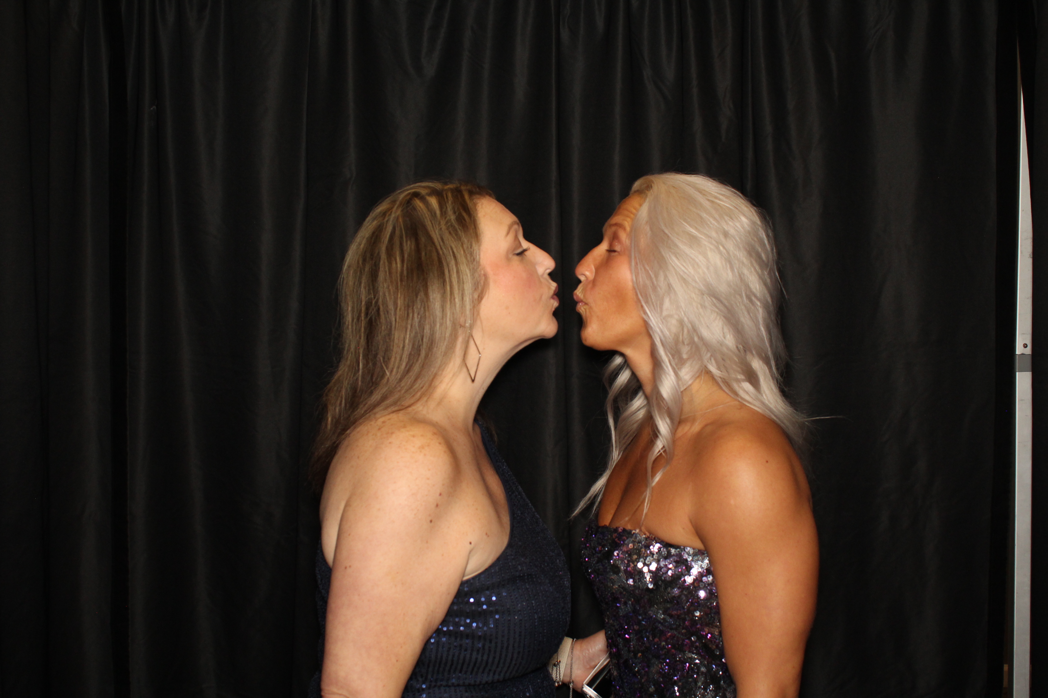 USUI International Holiday Party | View more photos from the event at gallery.photoboothcincy.com/u/PhotoBoothCincy/USUI-International-Holiday-Party