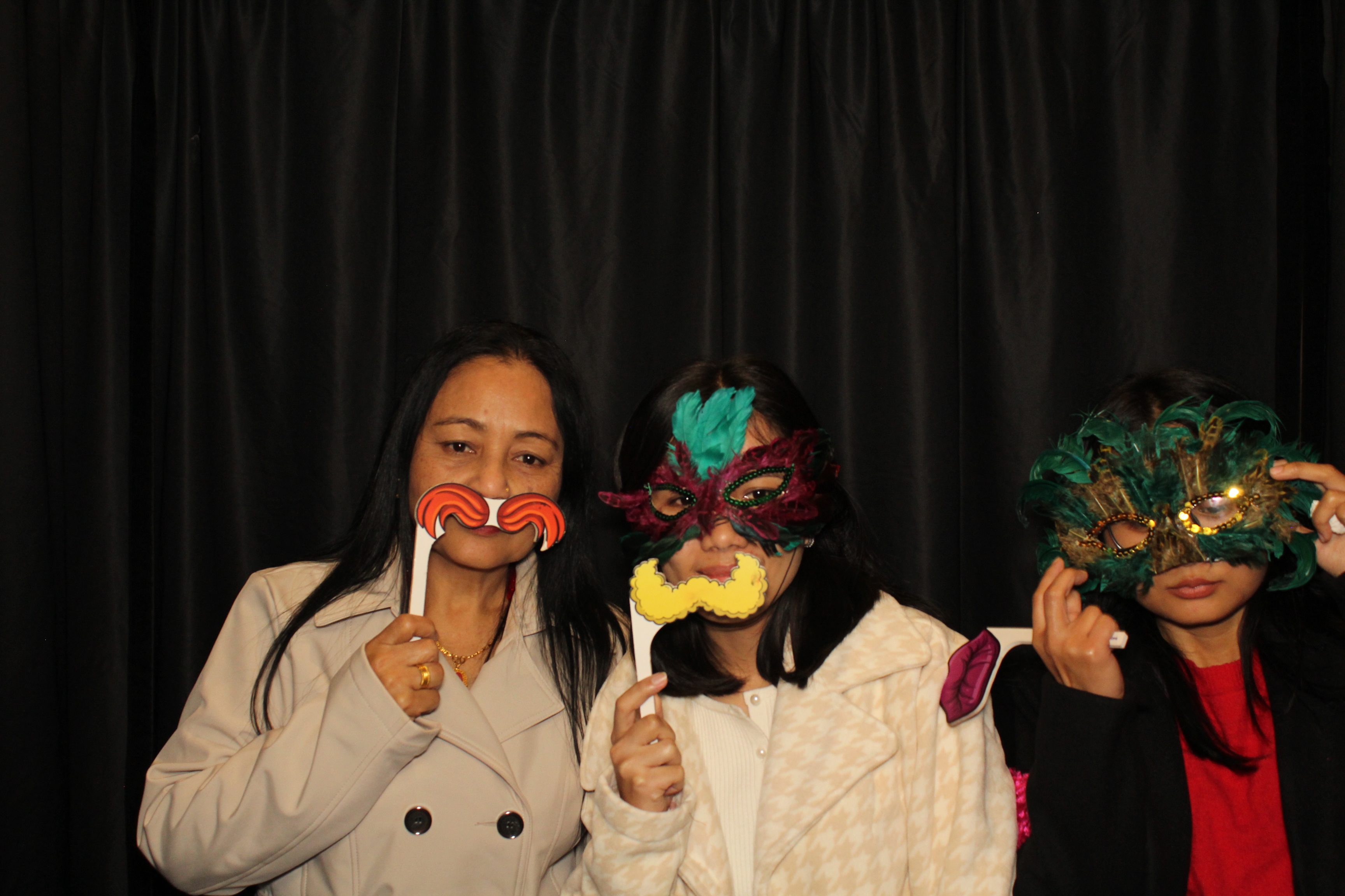 USUI International Holiday Party | View more photos from the event at gallery.photoboothcincy.com/u/PhotoBoothCincy/USUI-International-Holiday-Party