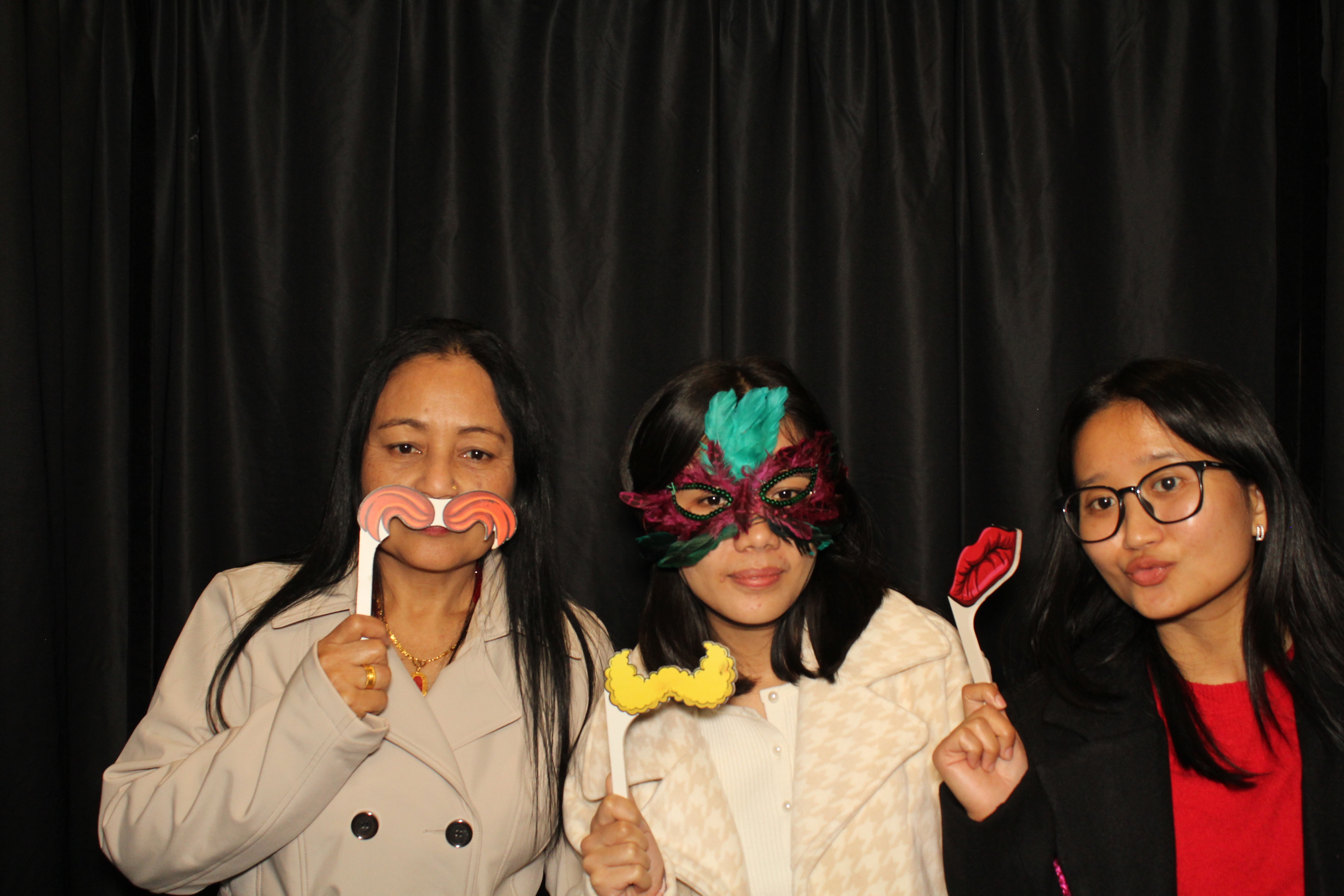 USUI International Holiday Party | View more photos from the event at gallery.photoboothcincy.com/u/PhotoBoothCincy/USUI-International-Holiday-Party