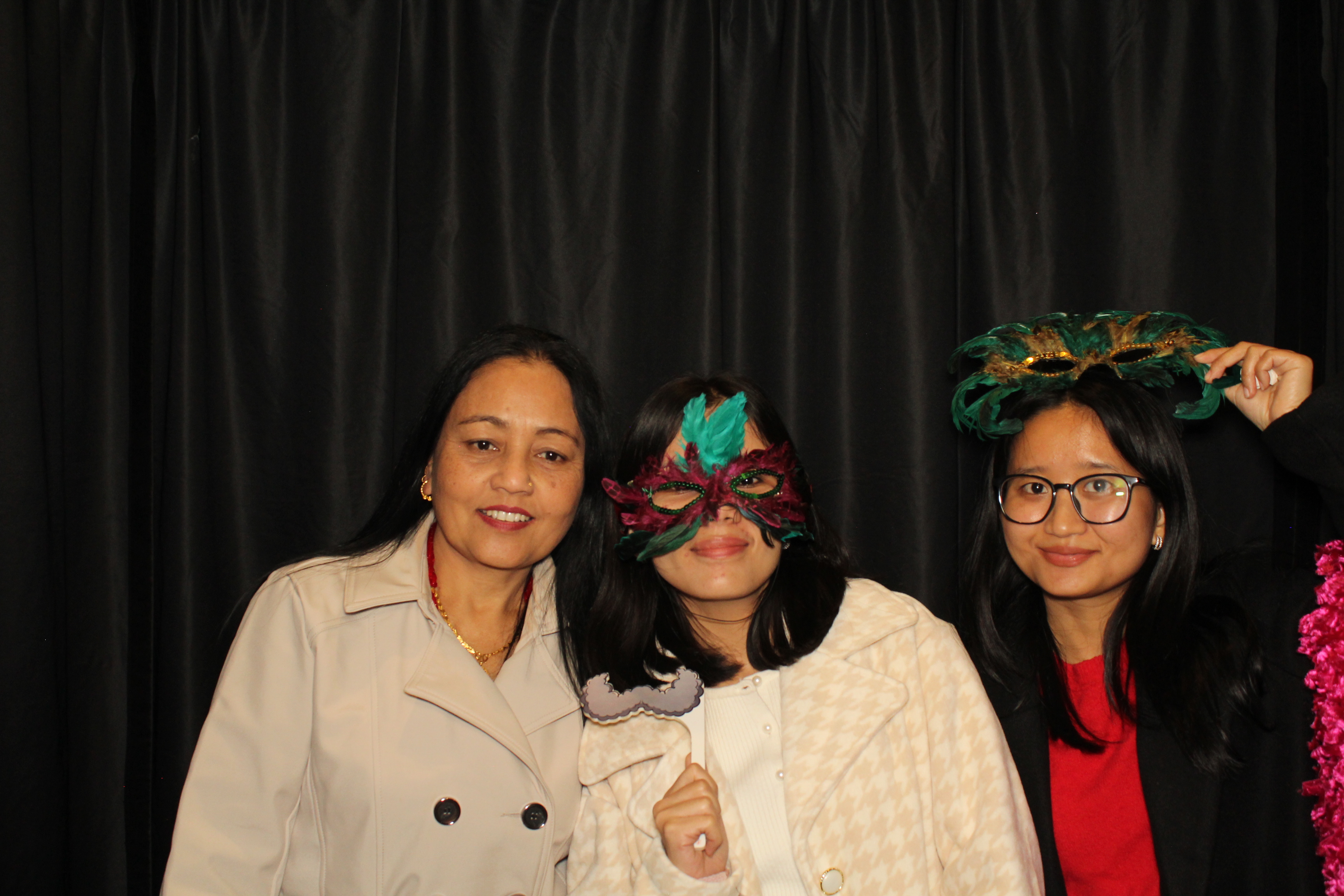 USUI International Holiday Party | View more photos from the event at gallery.photoboothcincy.com/u/PhotoBoothCincy/USUI-International-Holiday-Party