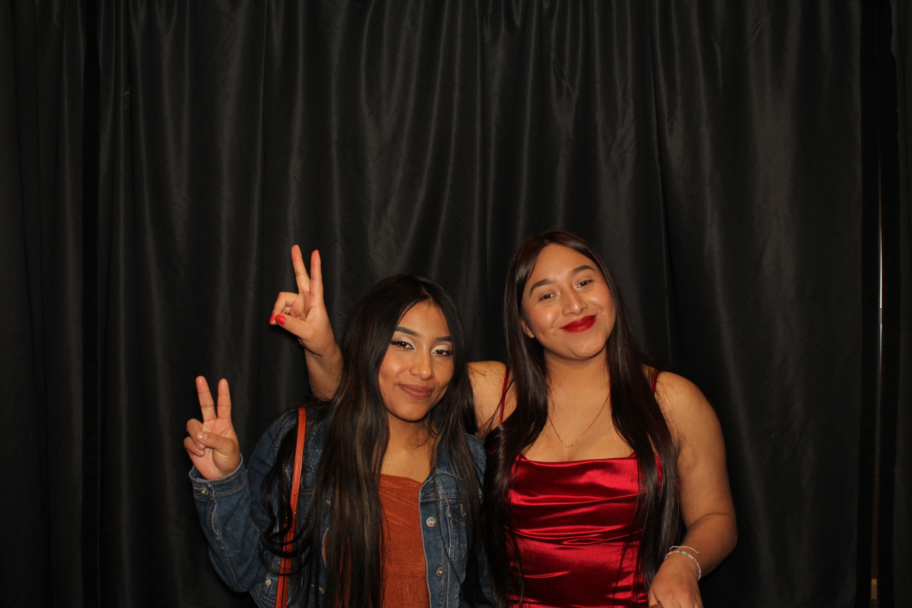 USUI International Holiday Party | View more photos from the event at gallery.photoboothcincy.com/u/PhotoBoothCincy/USUI-International-Holiday-Party