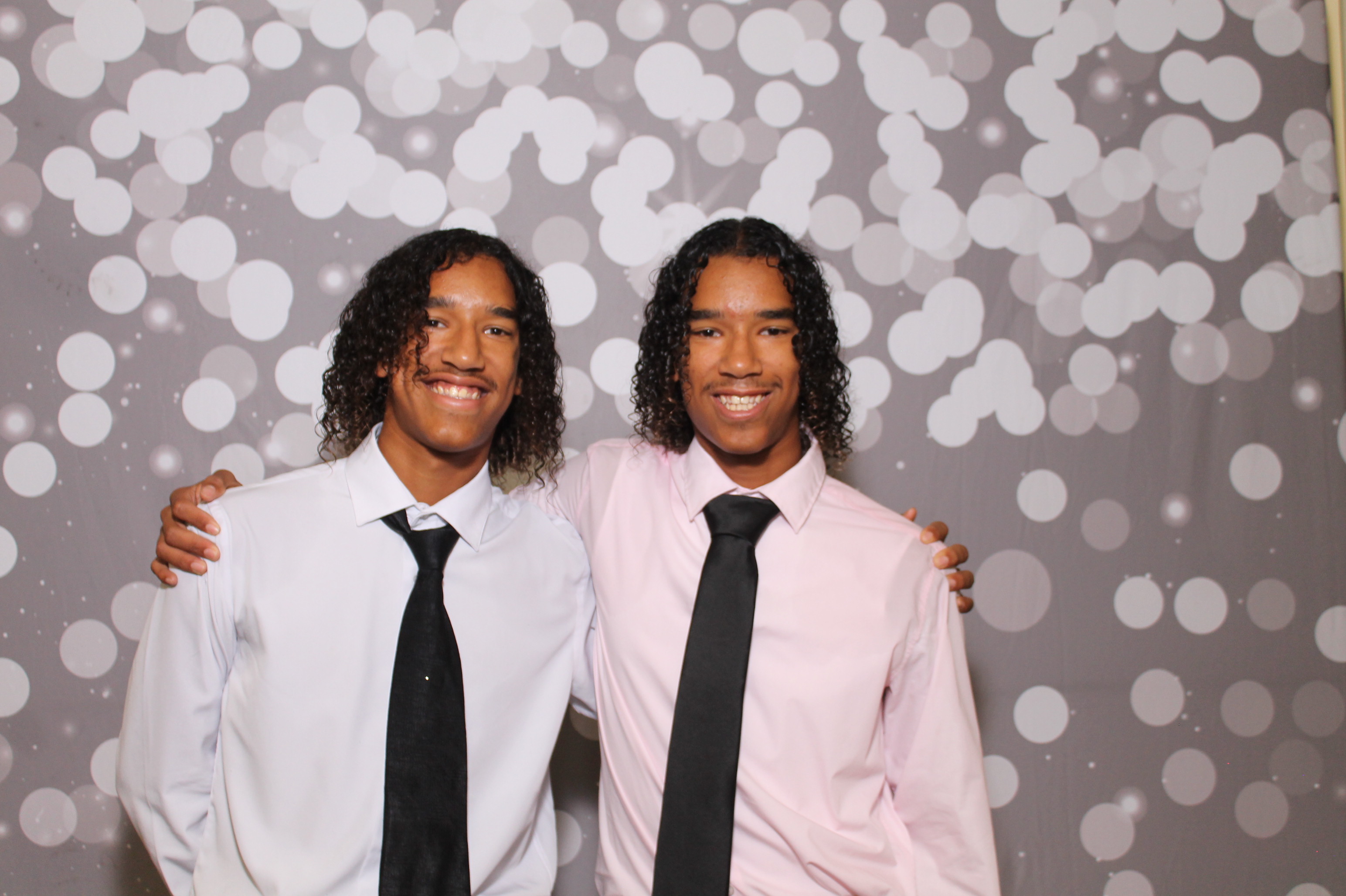 Walnut Hills Homecoming | View more photos from the event at gallery.photoboothcincy.com/u/PhotoBoothCincy/Walnut-Hills-Homecoming