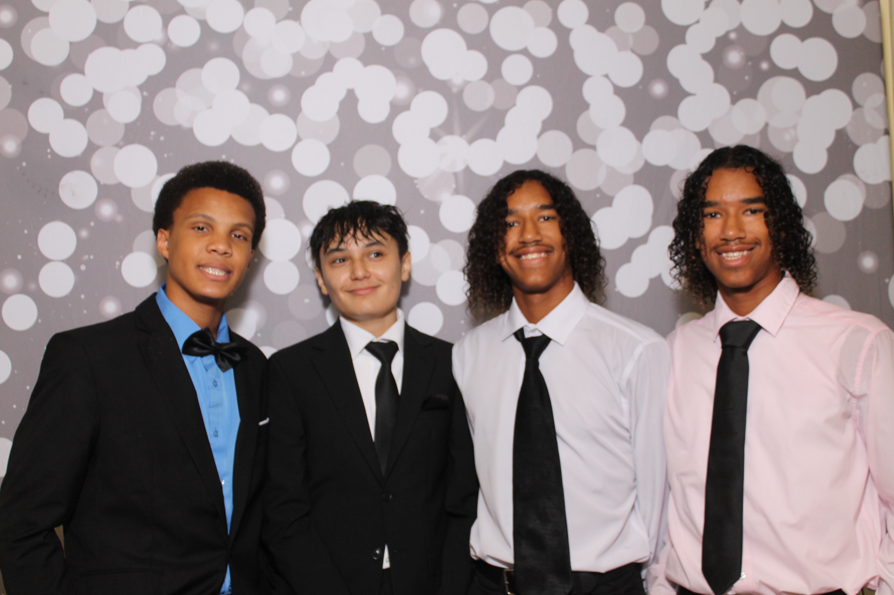 Walnut Hills Homecoming | View more photos from the event at gallery.photoboothcincy.com/u/PhotoBoothCincy/Walnut-Hills-Homecoming