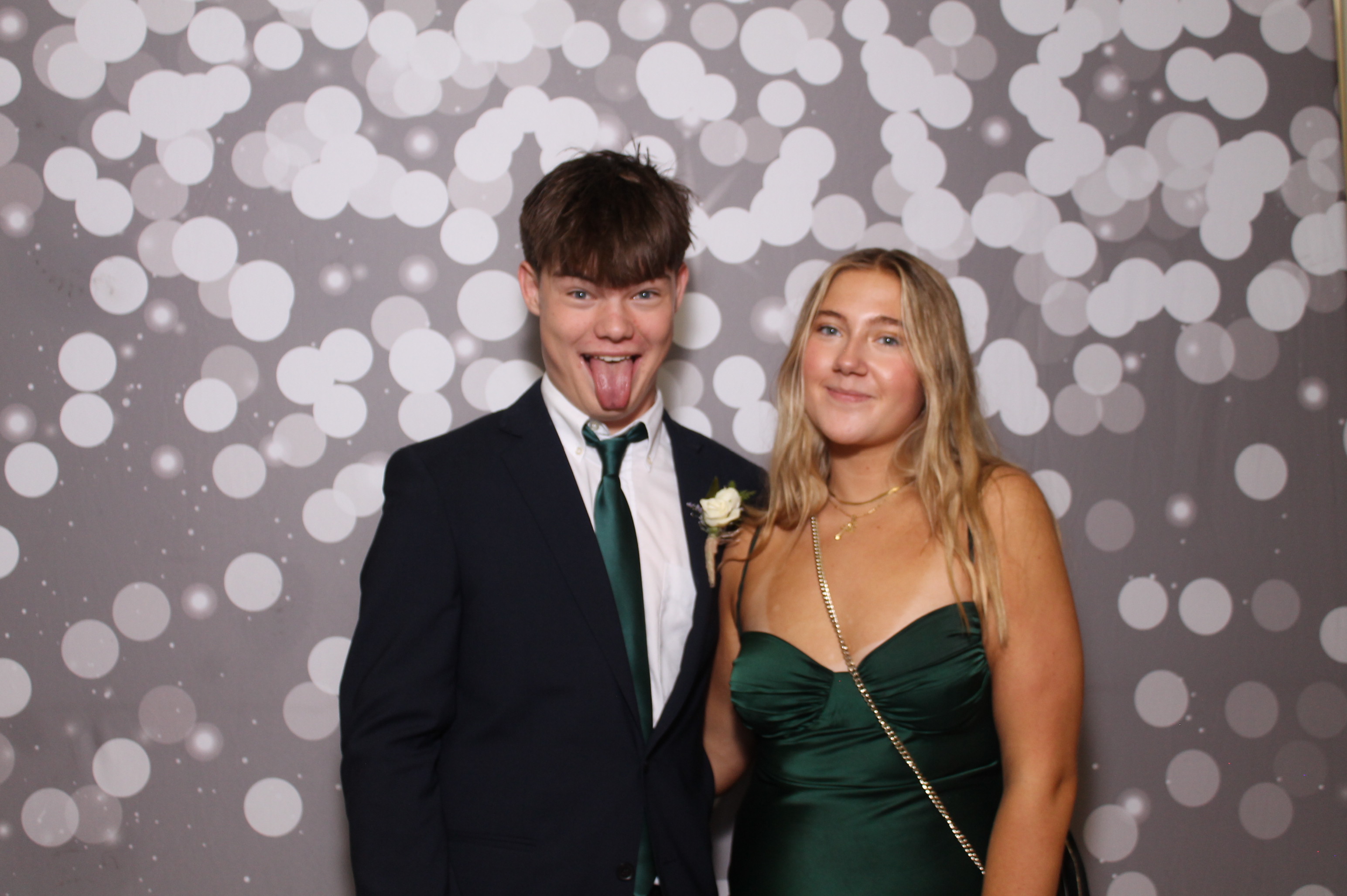 Walnut Hills Homecoming | View more photos from the event at gallery.photoboothcincy.com/u/PhotoBoothCincy/Walnut-Hills-Homecoming