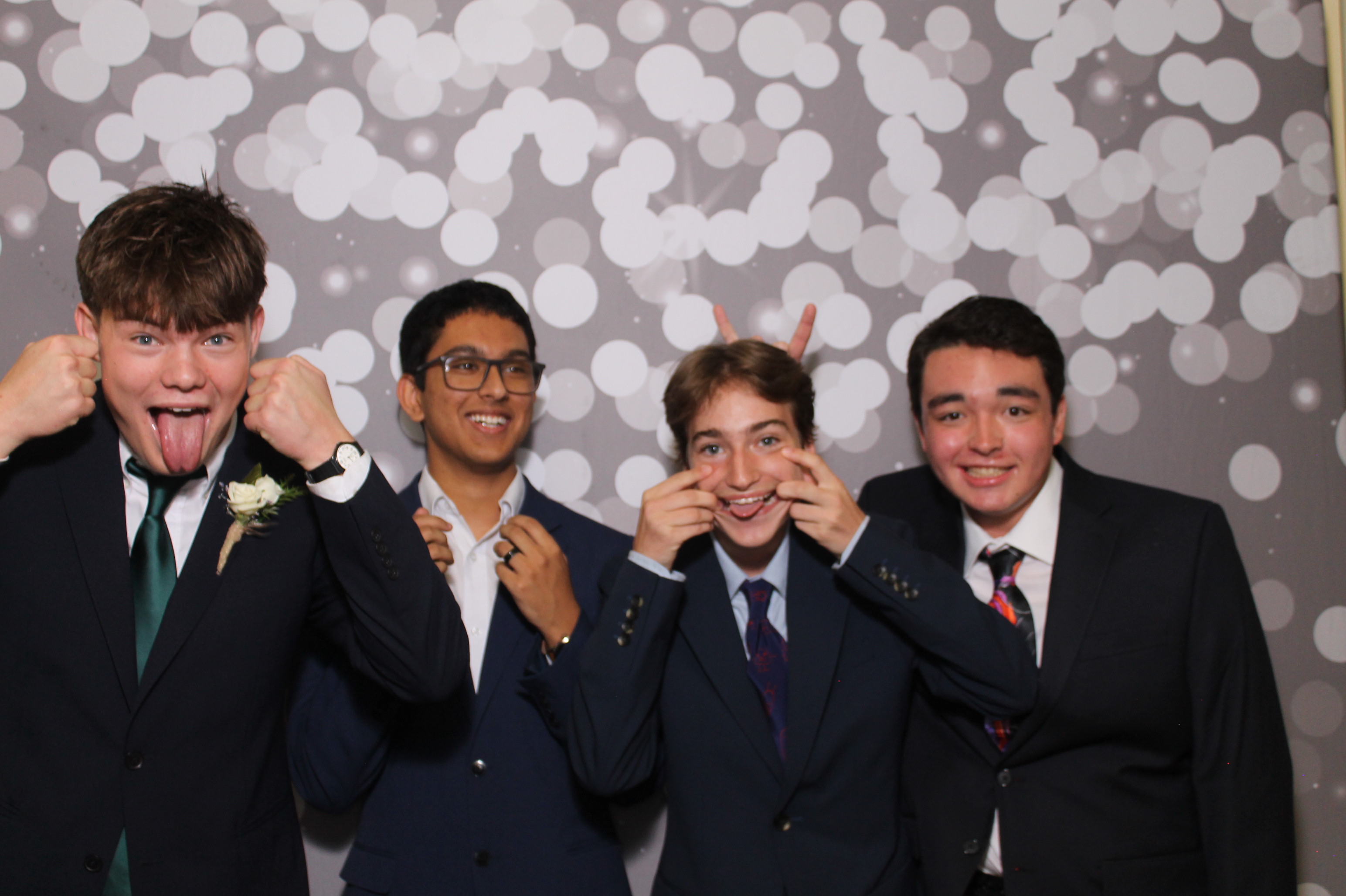 Walnut Hills Homecoming | View more photos from the event at gallery.photoboothcincy.com/u/PhotoBoothCincy/Walnut-Hills-Homecoming