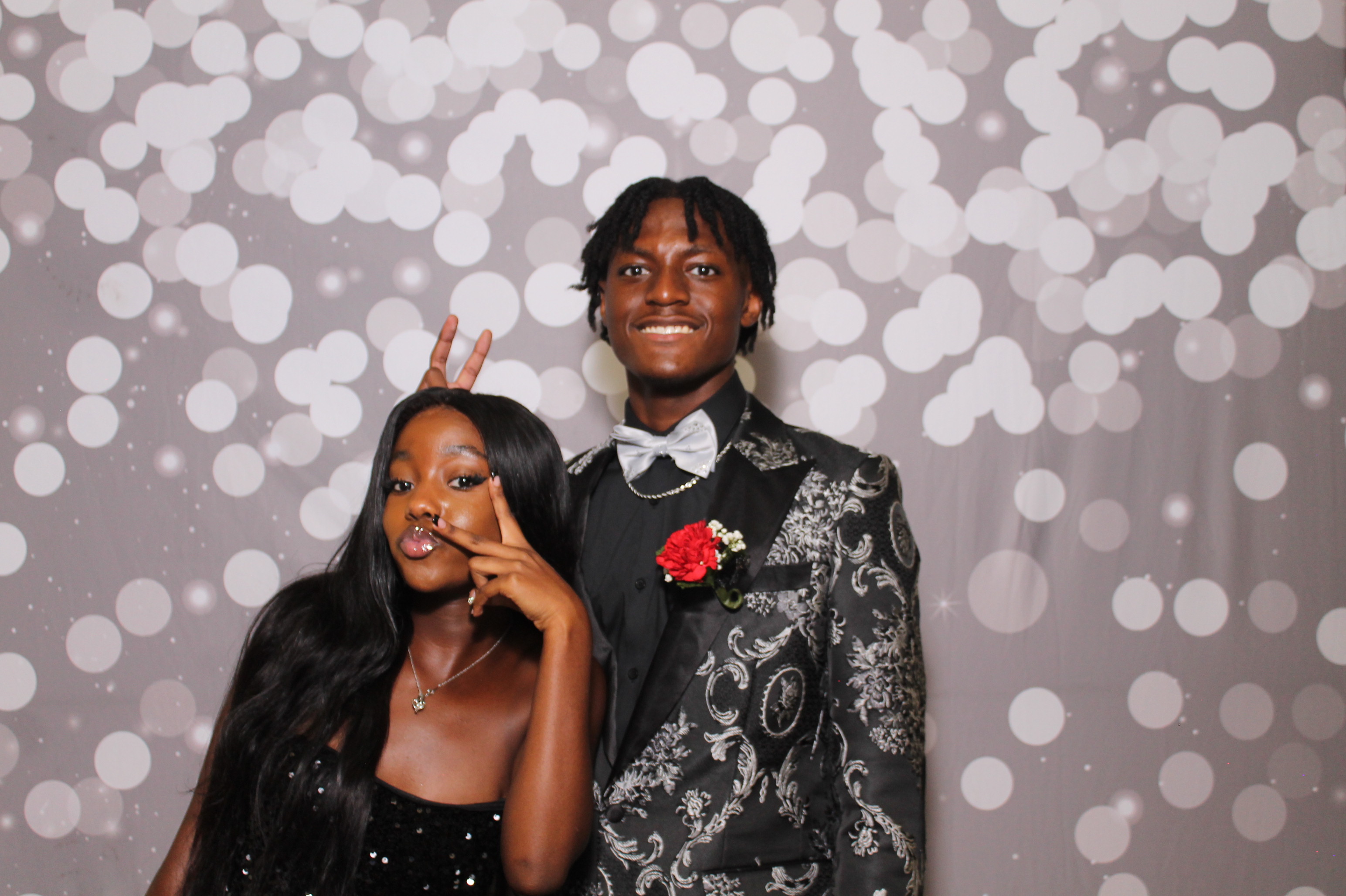 Walnut Hills Homecoming | View more photos from the event at gallery.photoboothcincy.com/u/PhotoBoothCincy/Walnut-Hills-Homecoming