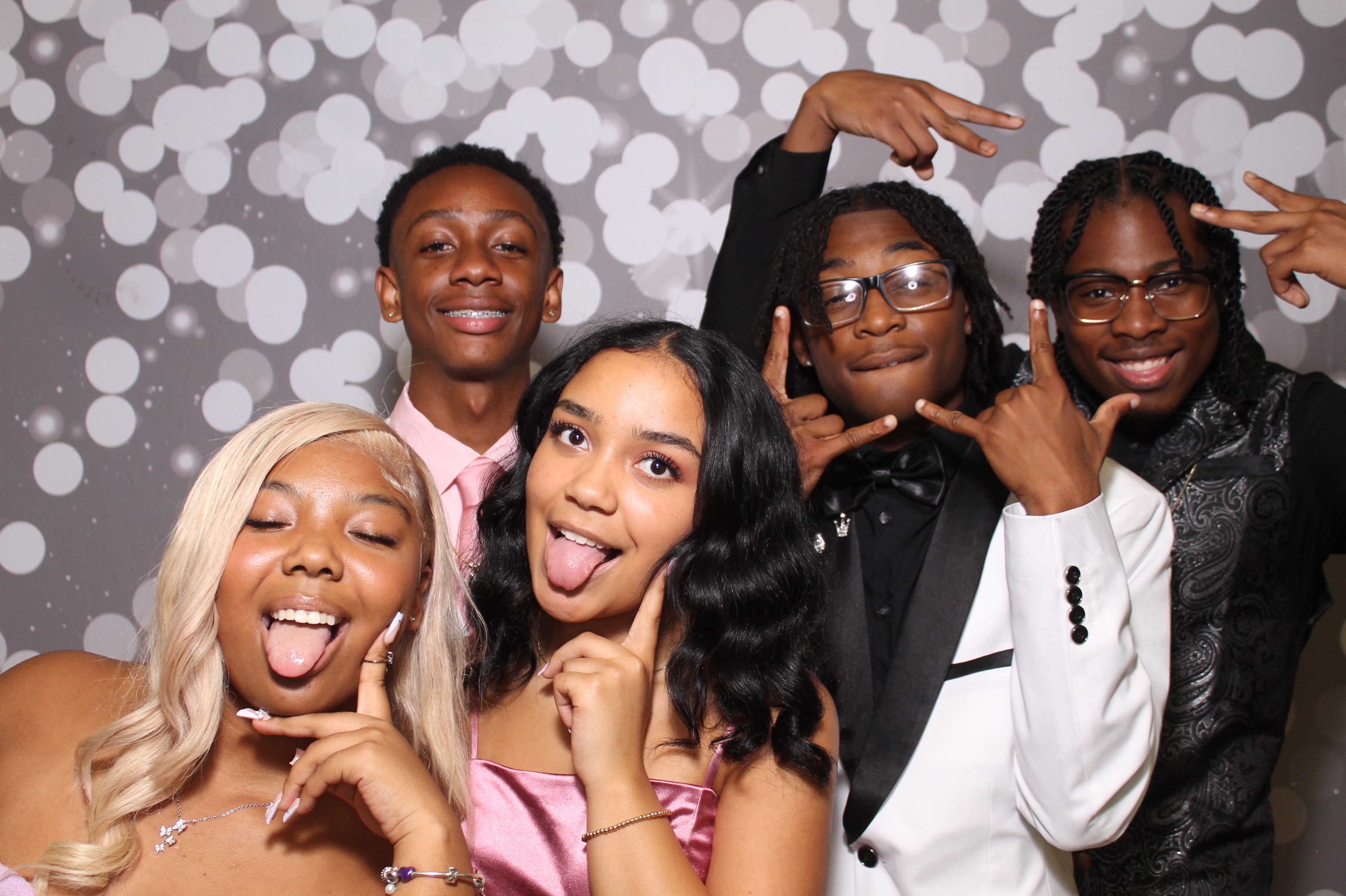 Walnut Hills Homecoming | View more photos from the event at gallery.photoboothcincy.com/u/PhotoBoothCincy/Walnut-Hills-Homecoming