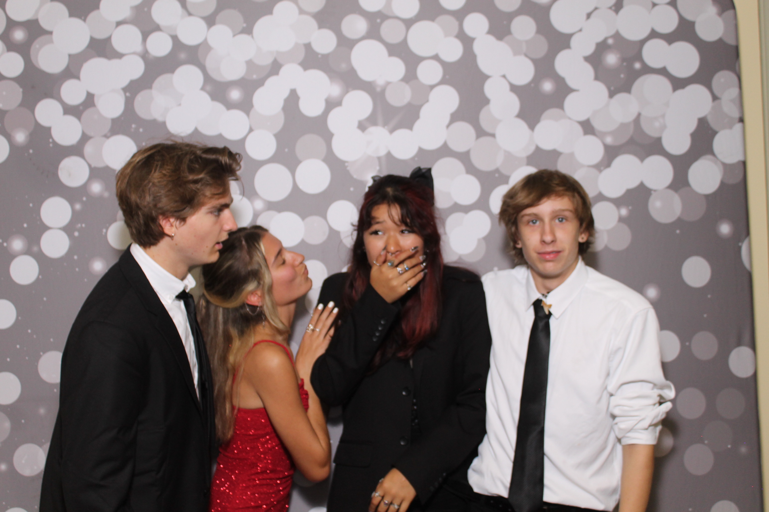Walnut Hills Homecoming | View more photos from the event at gallery.photoboothcincy.com/u/PhotoBoothCincy/Walnut-Hills-Homecoming