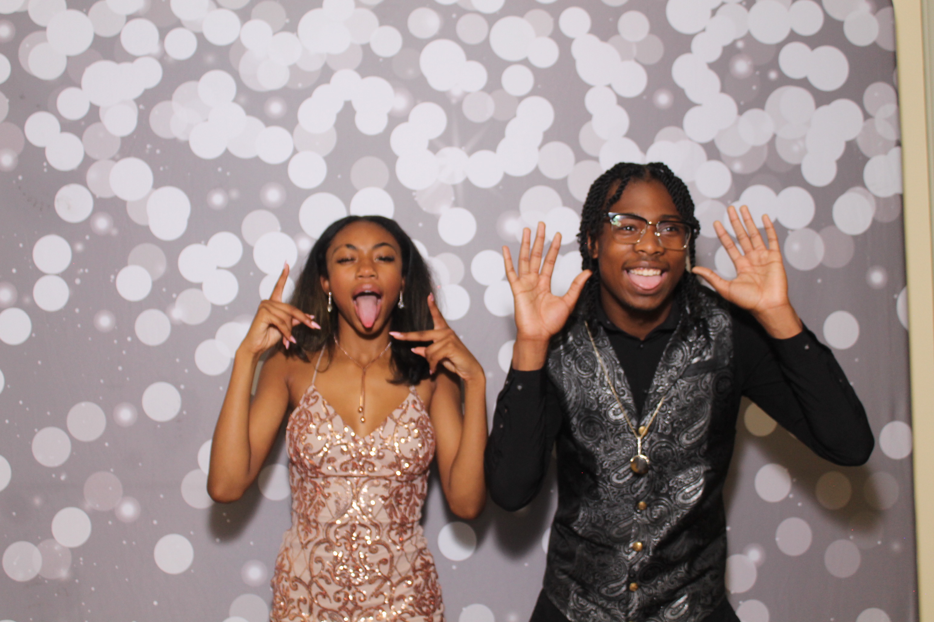 Walnut Hills Homecoming | View more photos from the event at gallery.photoboothcincy.com/u/PhotoBoothCincy/Walnut-Hills-Homecoming
