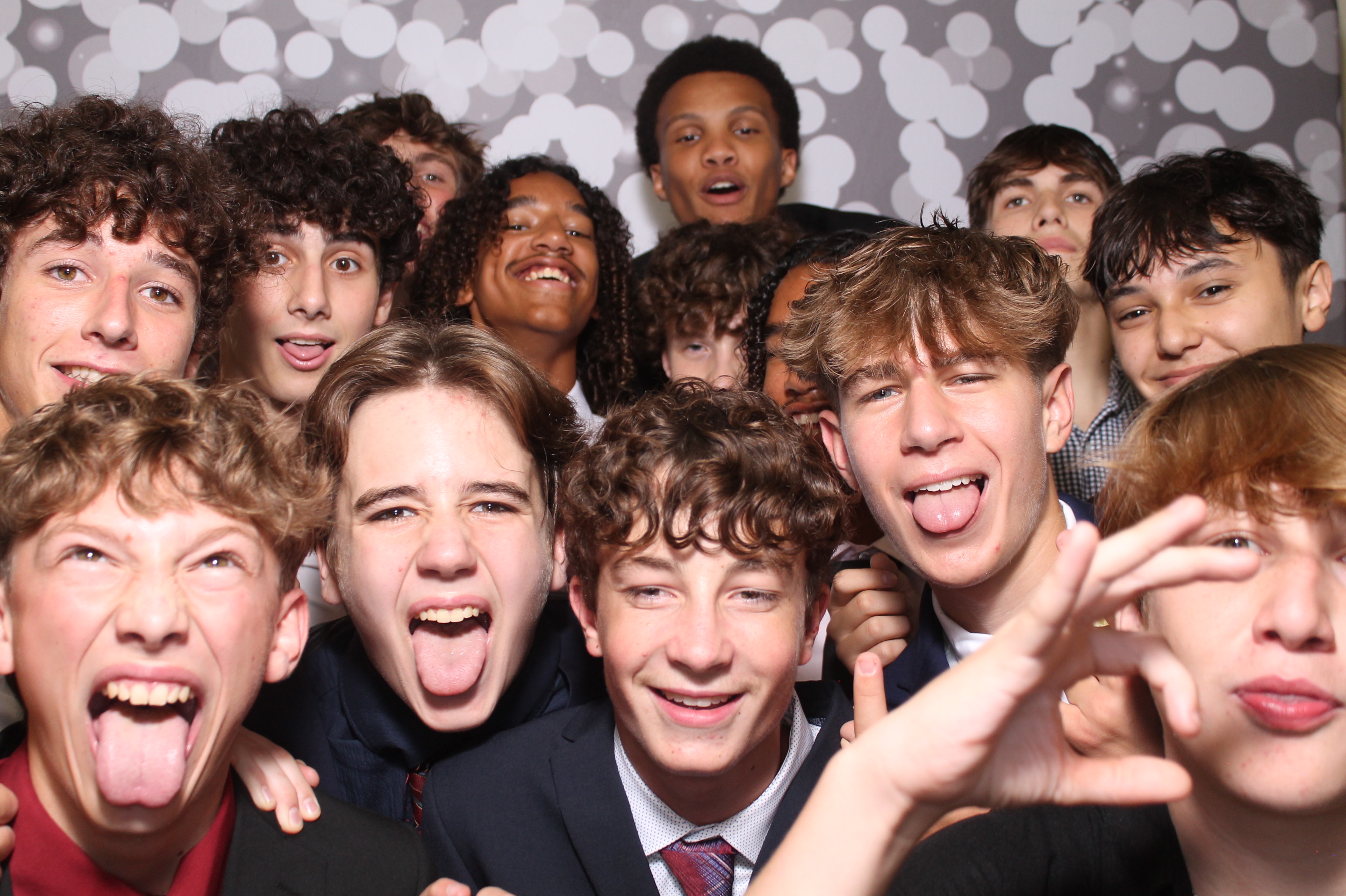 Walnut Hills Homecoming | View more photos from the event at gallery.photoboothcincy.com/u/PhotoBoothCincy/Walnut-Hills-Homecoming