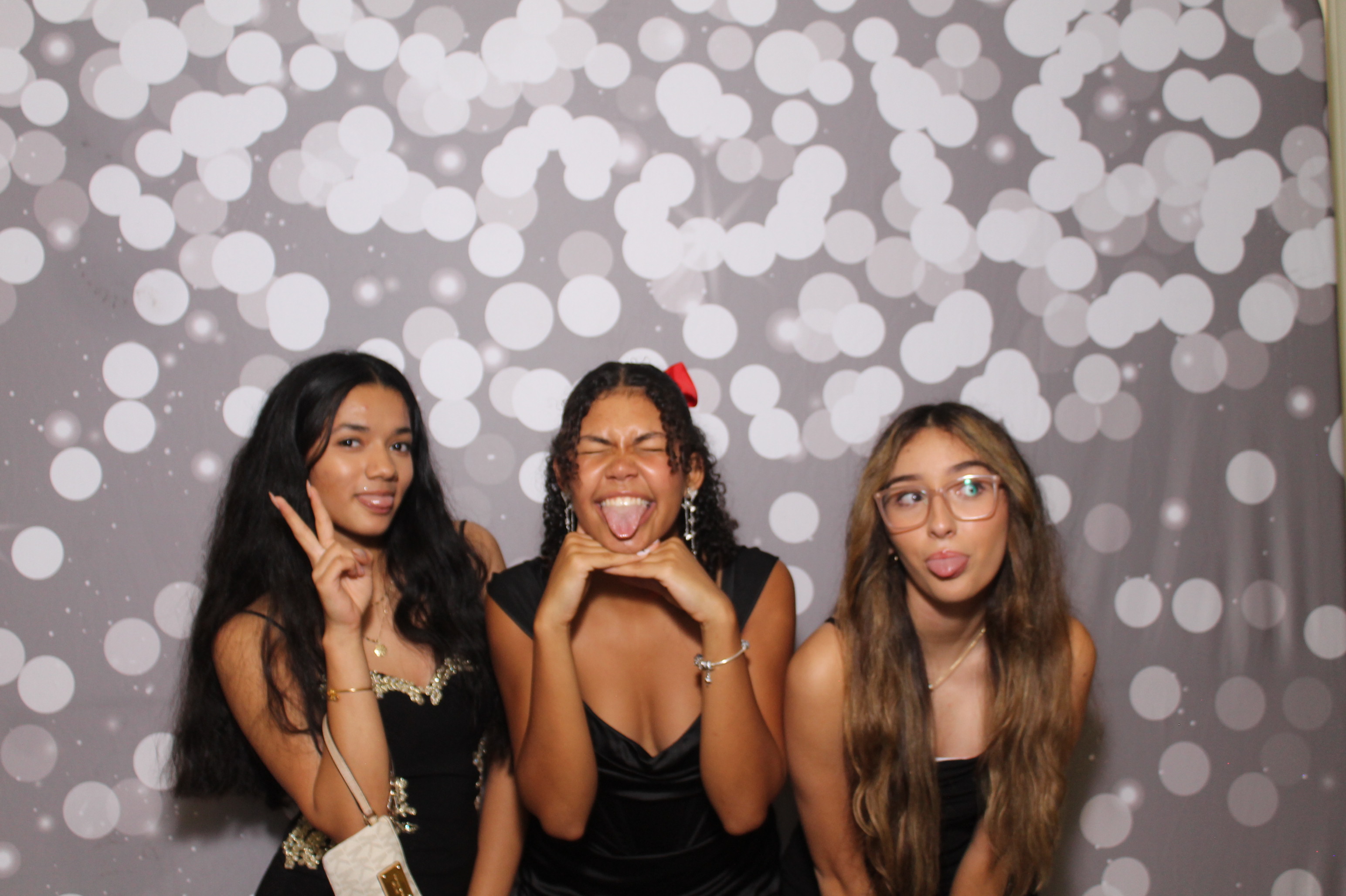 Walnut Hills Homecoming | View more photos from the event at gallery.photoboothcincy.com/u/PhotoBoothCincy/Walnut-Hills-Homecoming