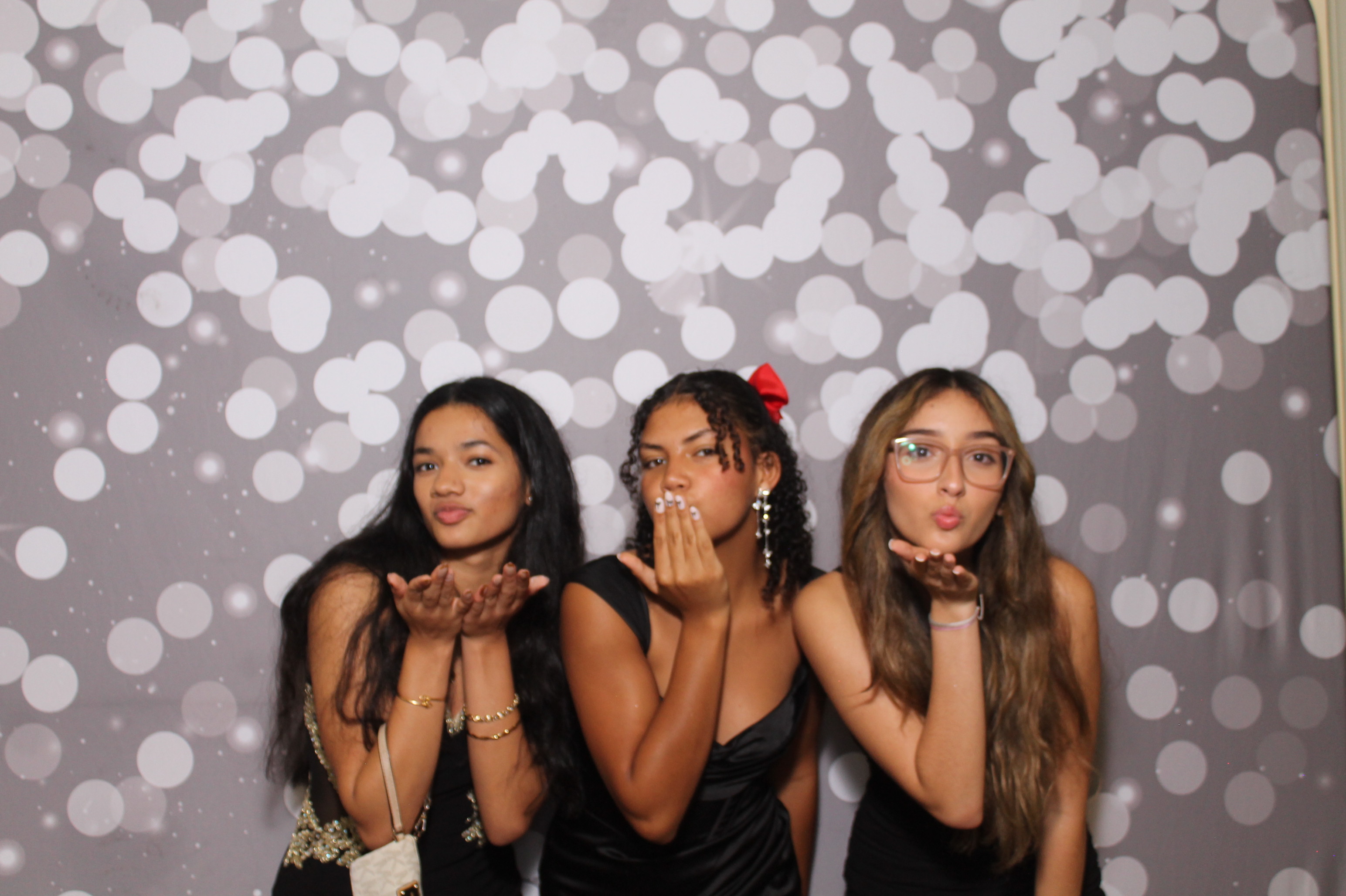 Walnut Hills Homecoming | View more photos from the event at gallery.photoboothcincy.com/u/PhotoBoothCincy/Walnut-Hills-Homecoming